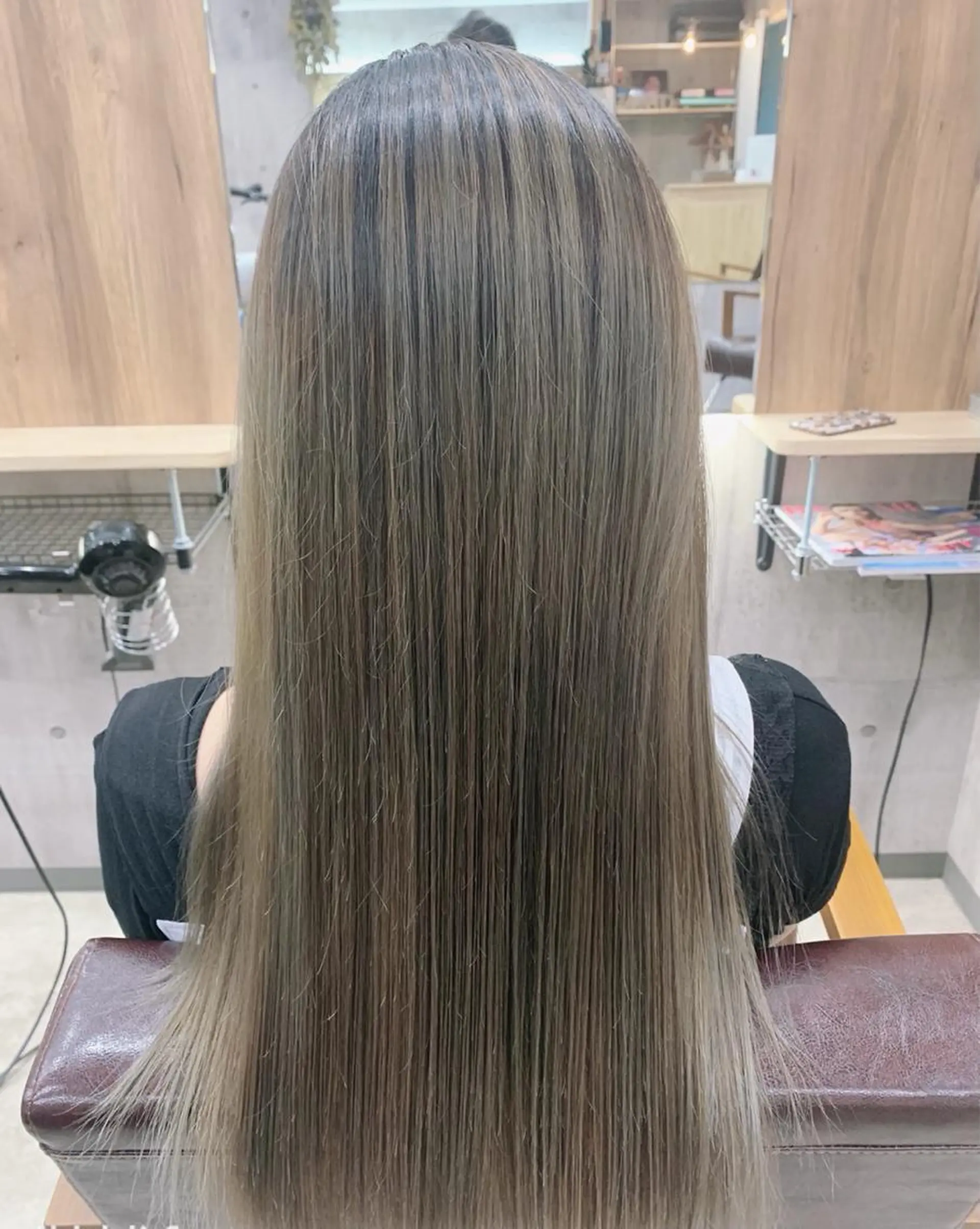 ロング カラー バレイヤージュ ブリーチ ダブルカラー グラデーションカラー グレージュ ヘアカラー memento 斎藤大覚のヘアスタイル