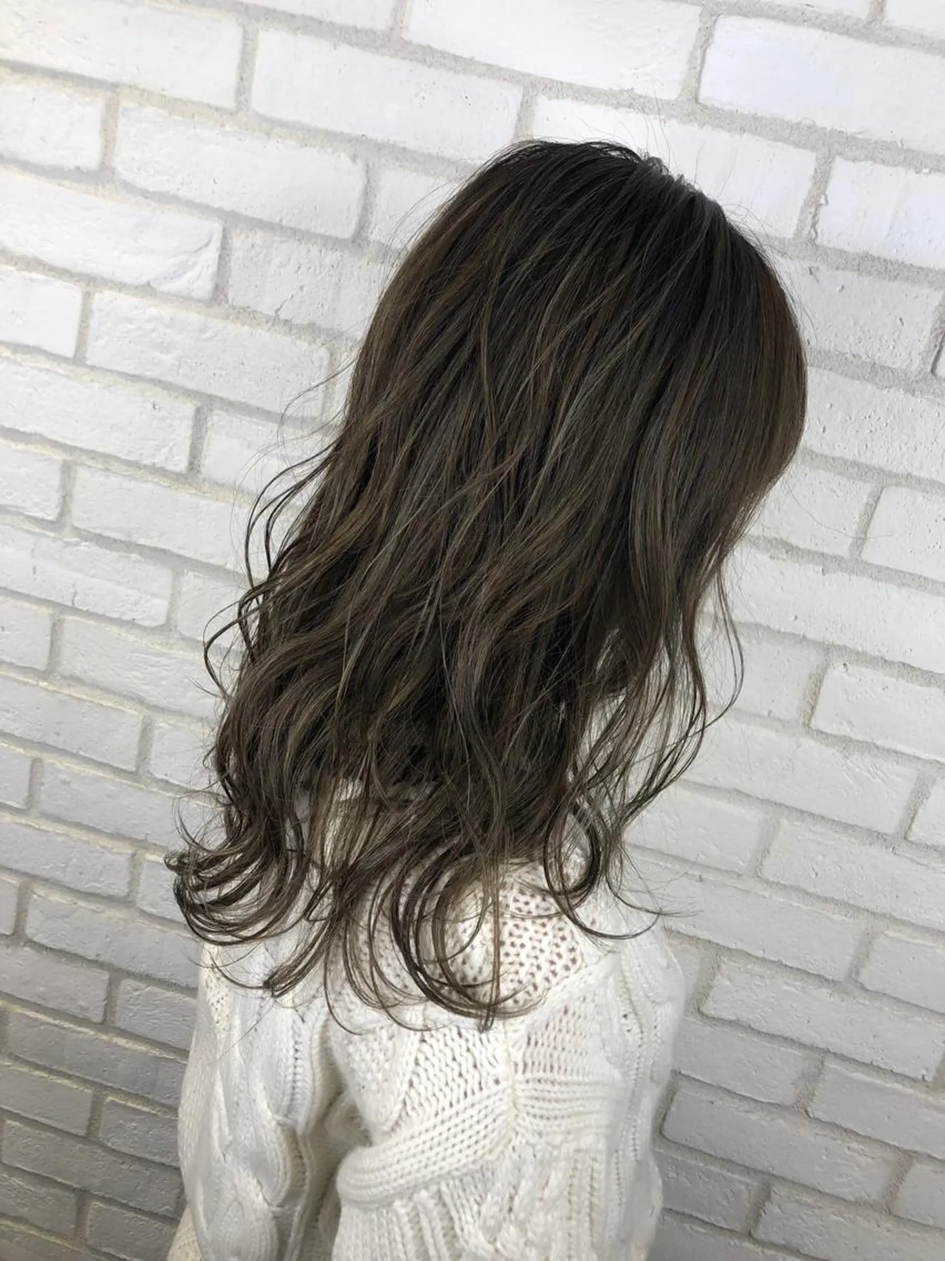 ミディアム カラー 小島 侑衣のヘアスタイル