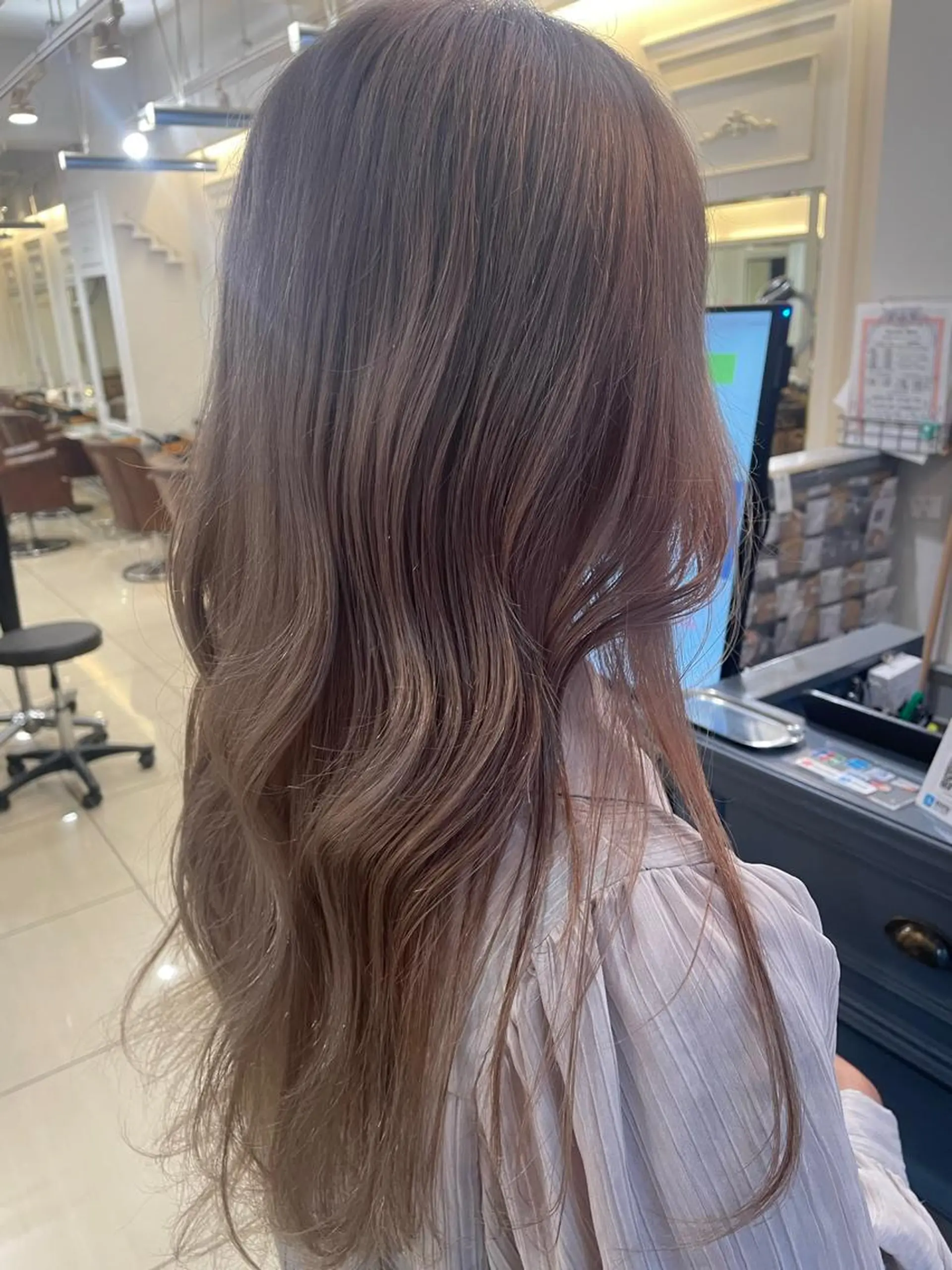 ロング カラー Neolive 千尋のヘアスタイル