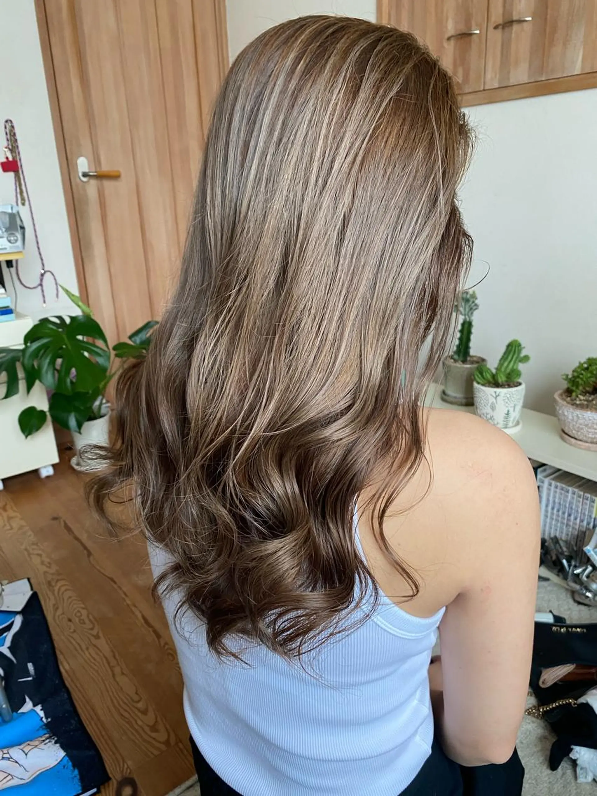 ロング カラー ハイライトカラー ハイライト 有薗 こころのヘアスタイル