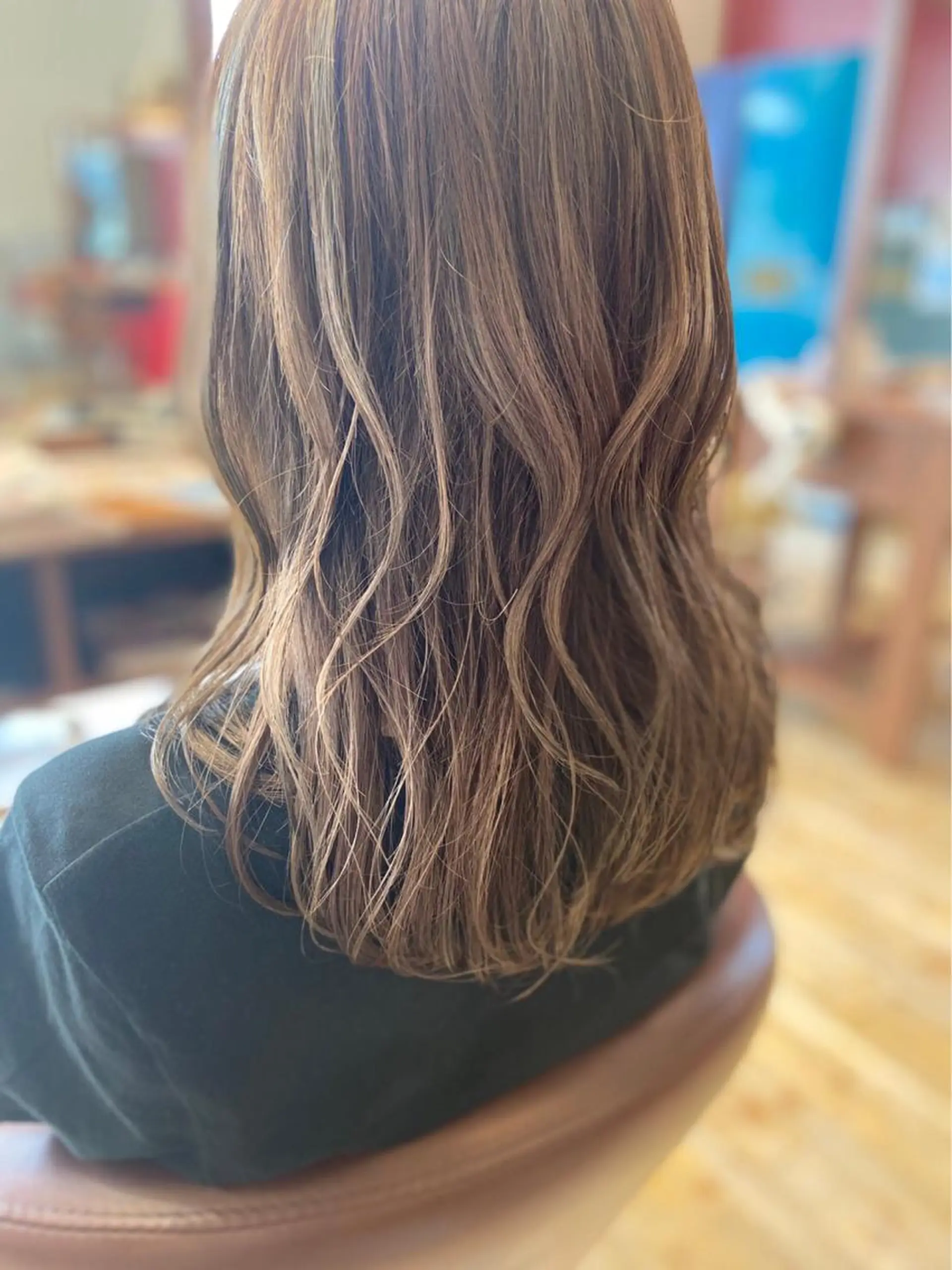 セミロング カラー ハイライトカラー ハイライト メンズパーマ・ 美髪縮毛矯正・坂田のヘアスタイル