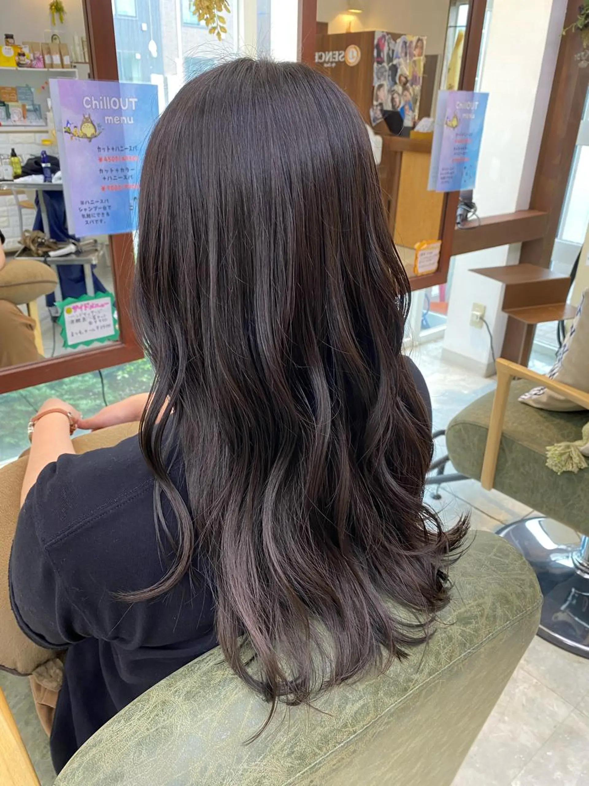 ロング カット ヘアカラー トリートメント Number CHIHIROのヘアスタイル