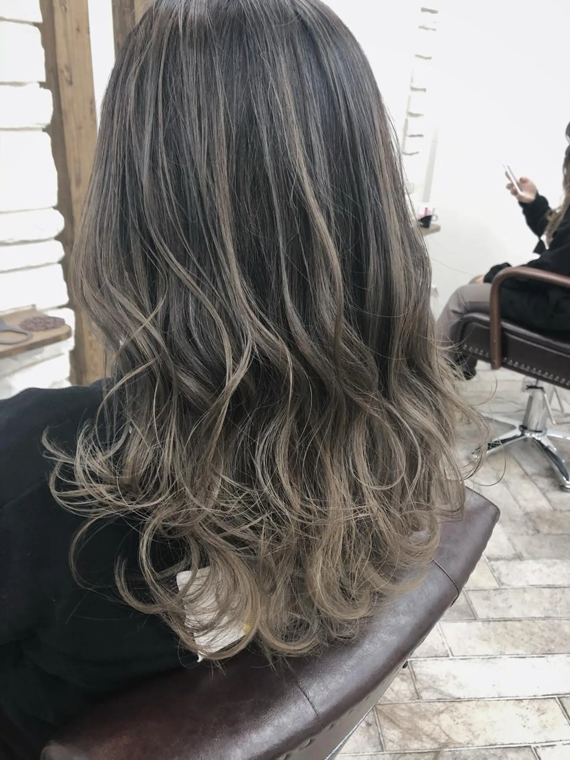 セミロング カット パーマ トリートメント 艶髪/ハイトーン Sherryのヘアスタイル