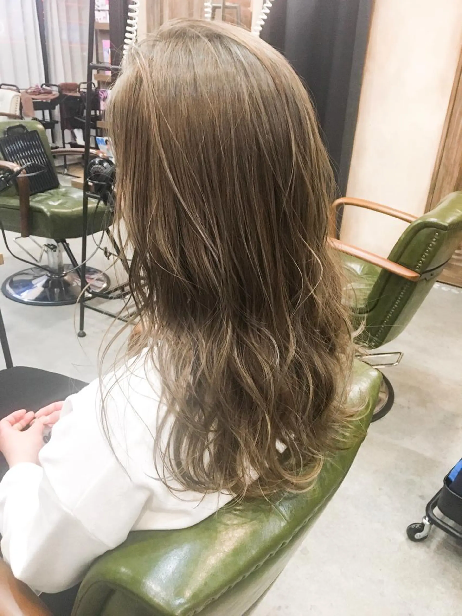 セミロング カラー ベージュカラー ブリーチ 透明感カラー 中田 敏明のヘアスタイル