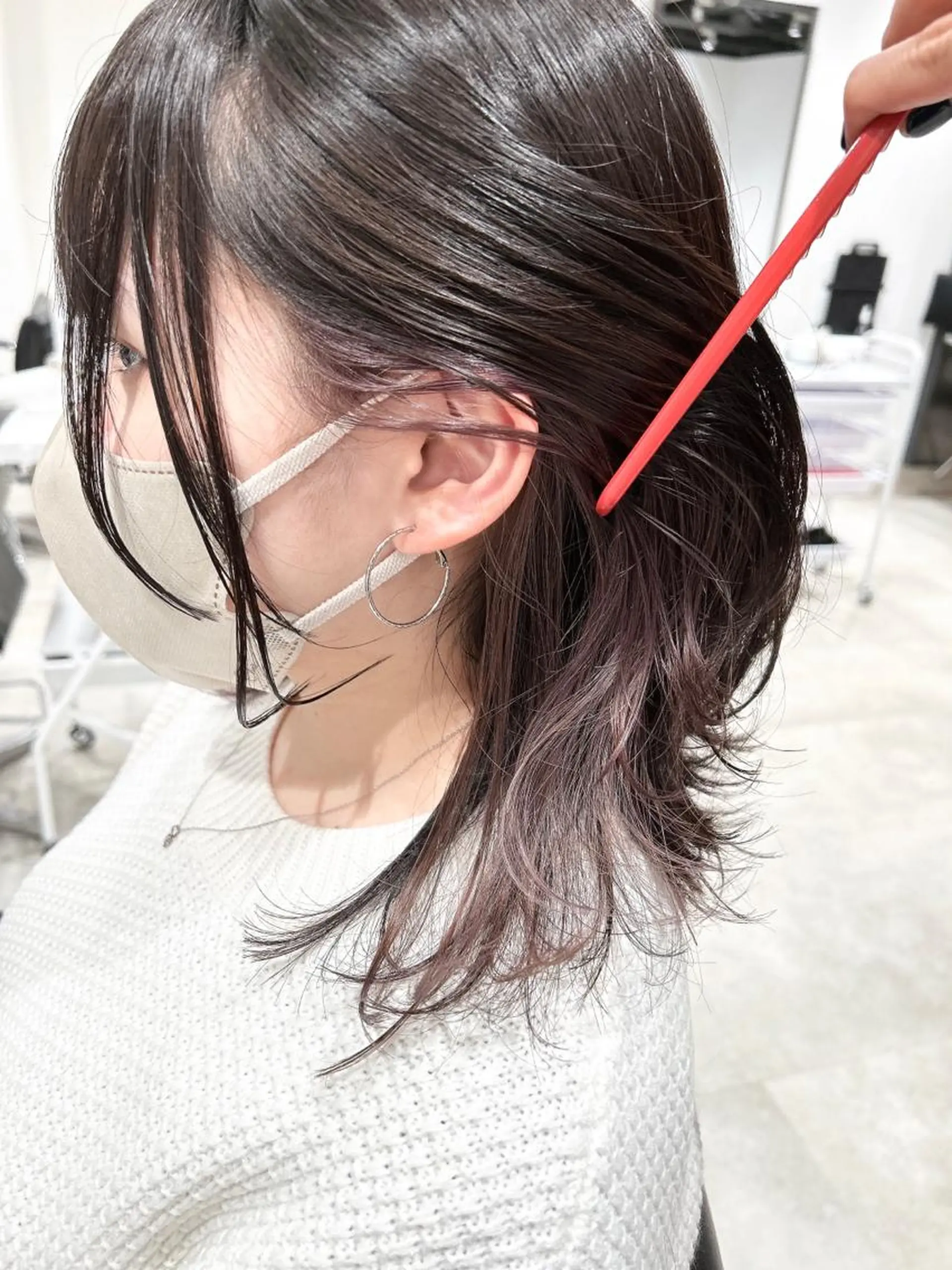 ミディアム カラー イヤリングカラー ピンクカラー シルバー カット ヘアカラー スキバサミを使わない カット🌼唯🌼のヘアスタイル