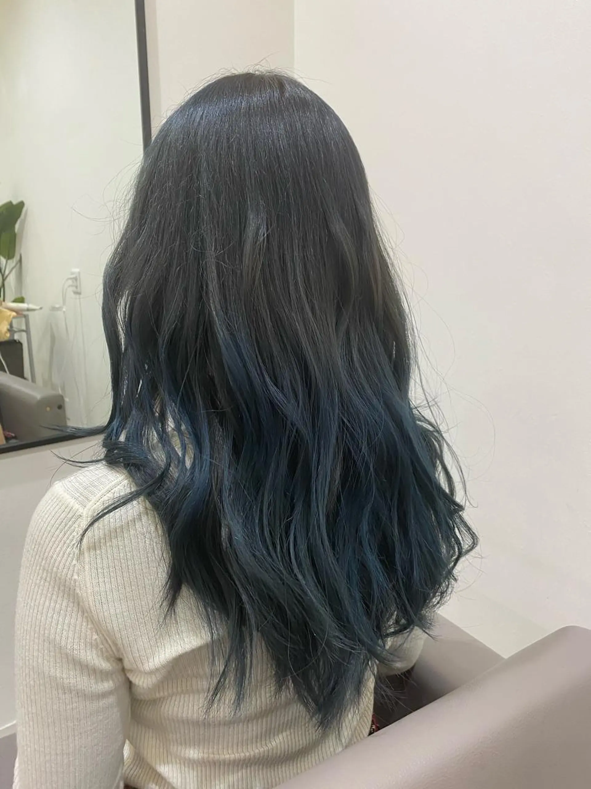 ロング カラー Ashanti 磯崎のヘアスタイル