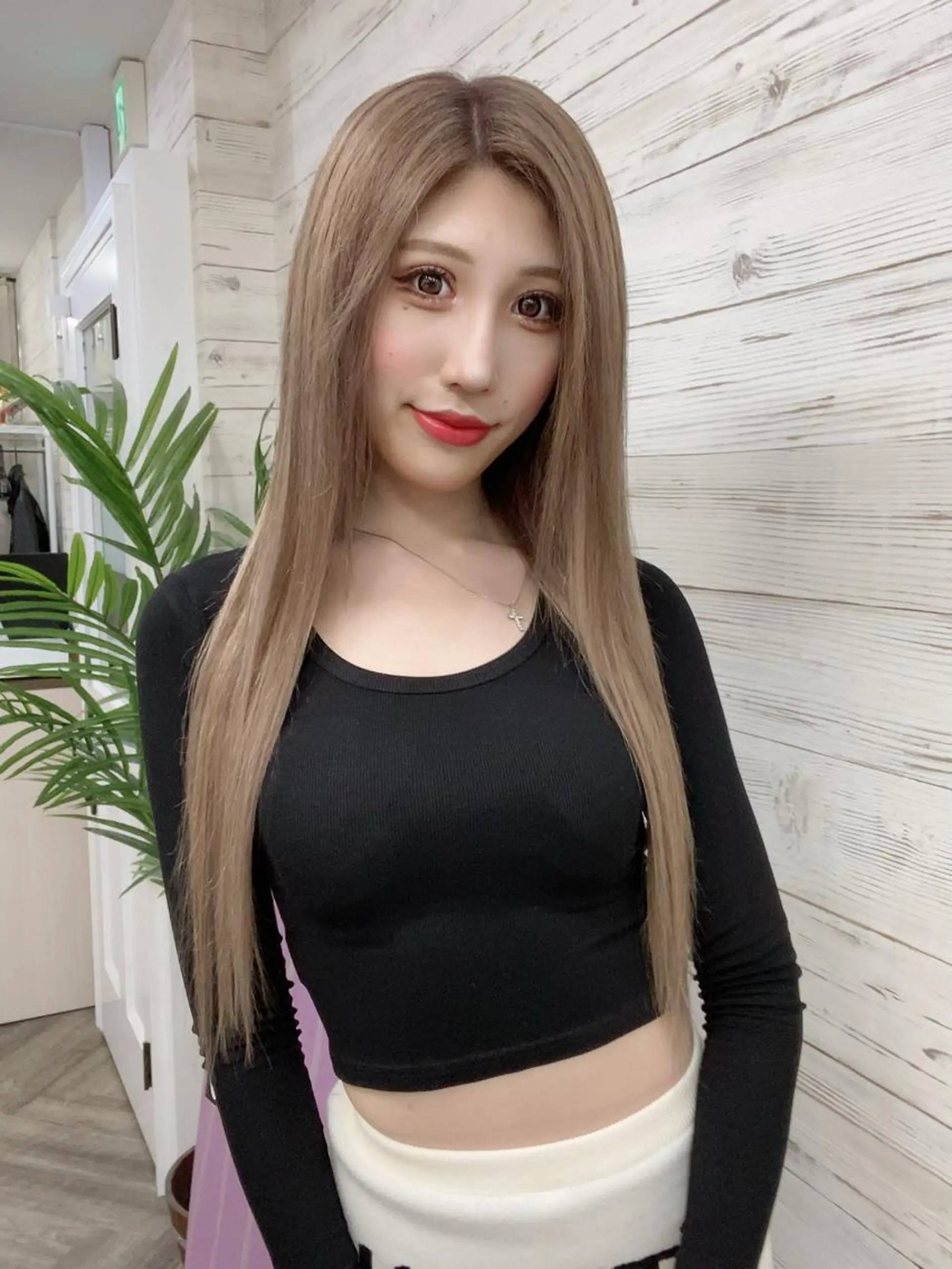 ミディアム カラー ヘアアレンジ アイブロウ ショートボブ 編み込みエクステ シールエクステ ミディアムパーマ バレイヤージュ LAVENDIA 初音のヘアスタイル