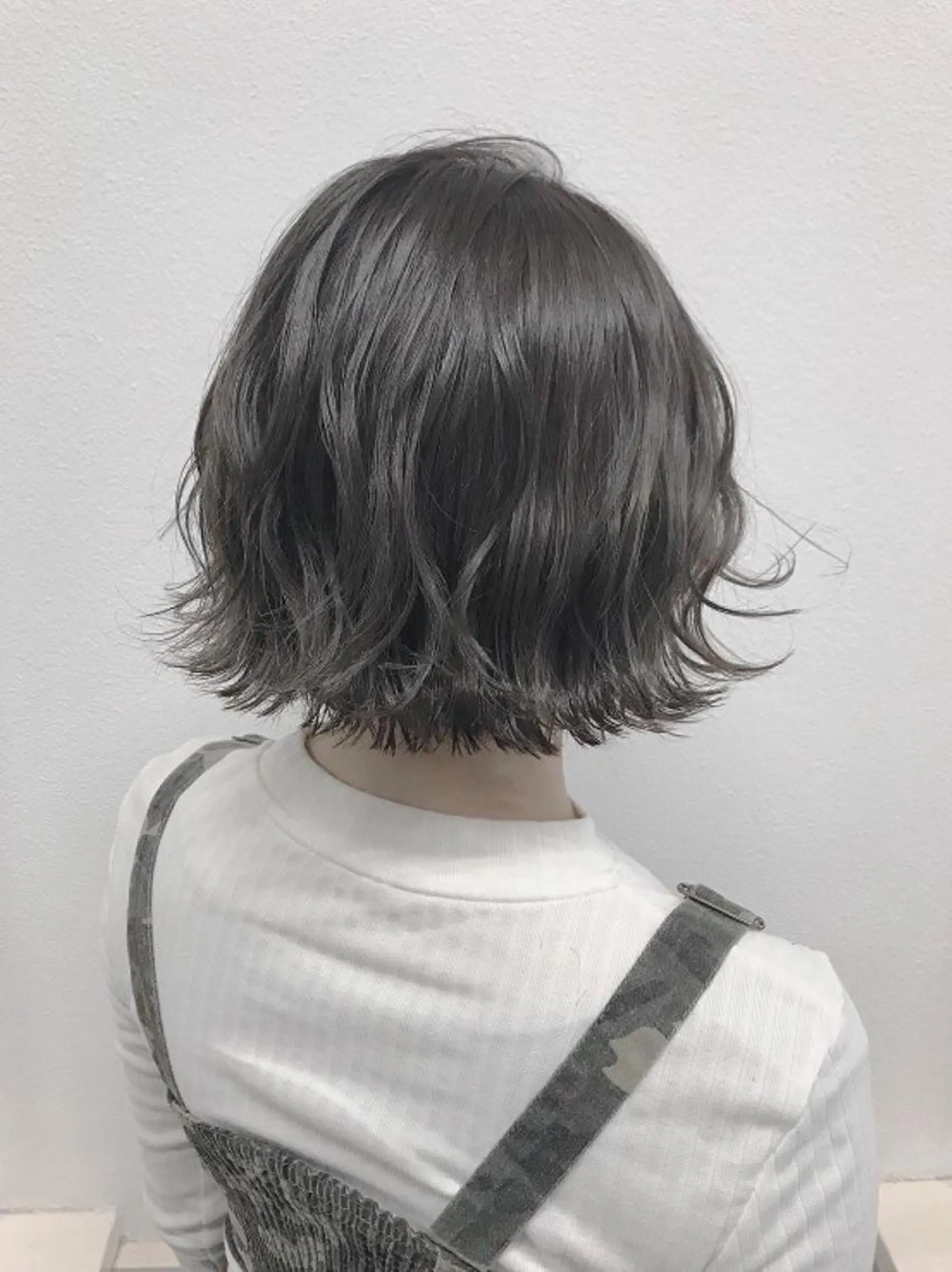 ミディアム カラー アッシュ ボブ 外ハネヘア GiseL ジゼル六本松のヘアスタイル