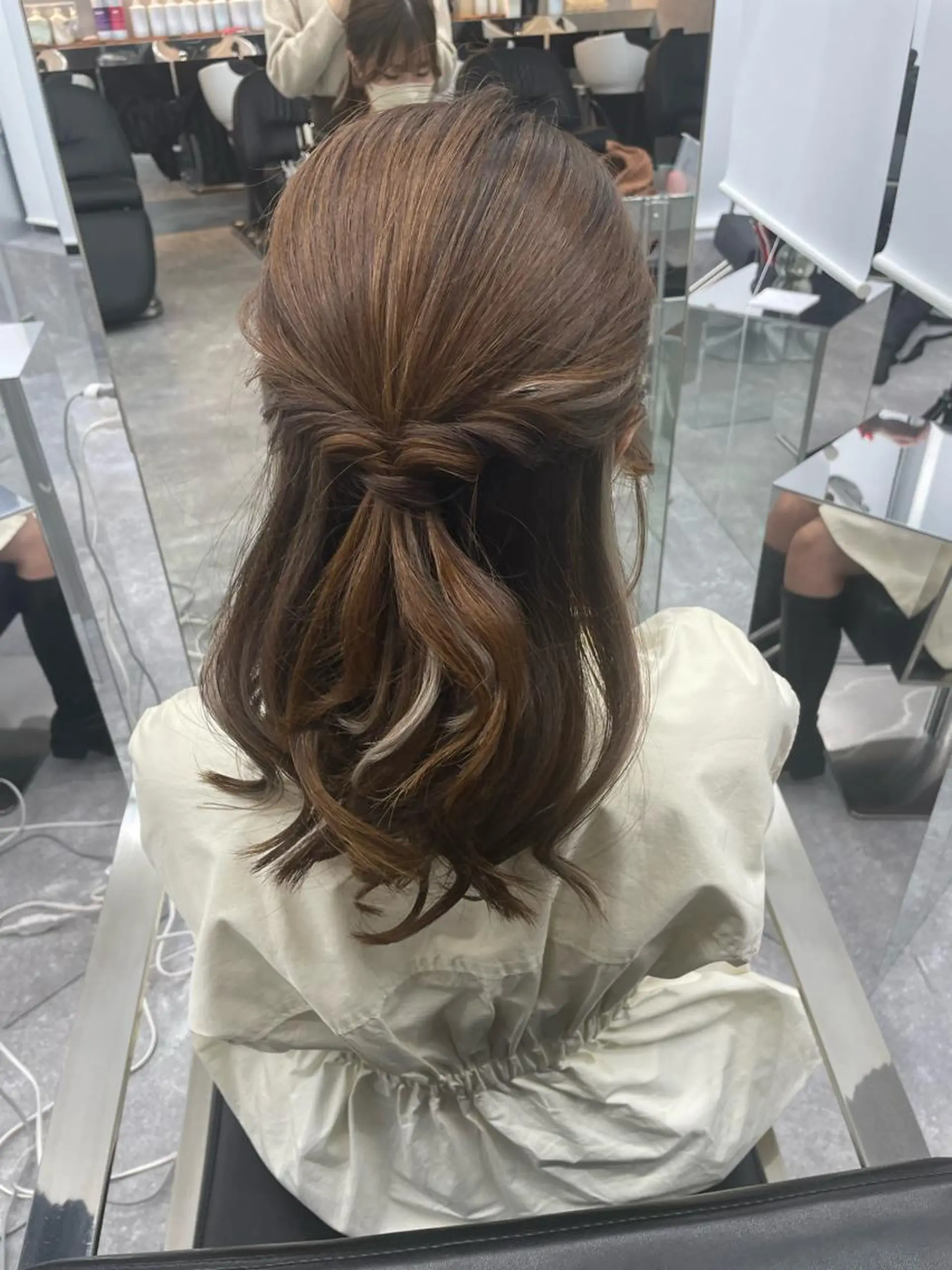 セミロング カラー ヘアアレンジ 口コミ高評価✨ 安達ももかのマツエク・マツパデザイン