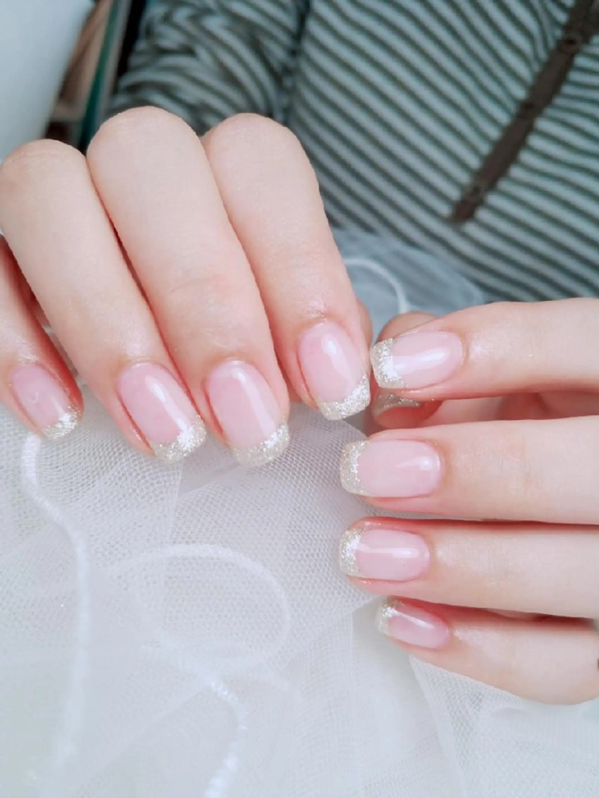 ネイル フレンチネイル ラメ(グリッター) ハンドネイル 門戸厄神プライベートサロンulunail所属・ulunail mikaのネイルデザイン