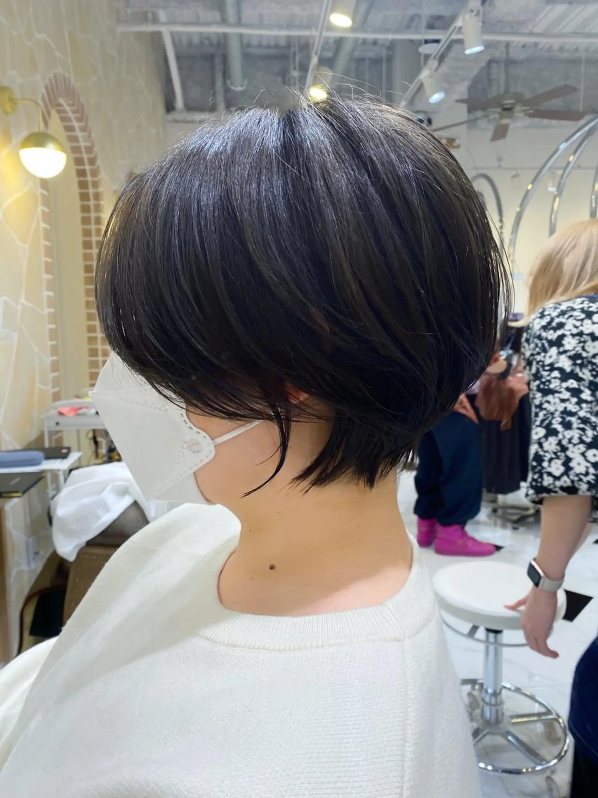 ショート カラー ブリーチ グレージュ ブリーチなしカラー ショートヘア カット トリートメント 坂井 茅聖のヘアスタイル