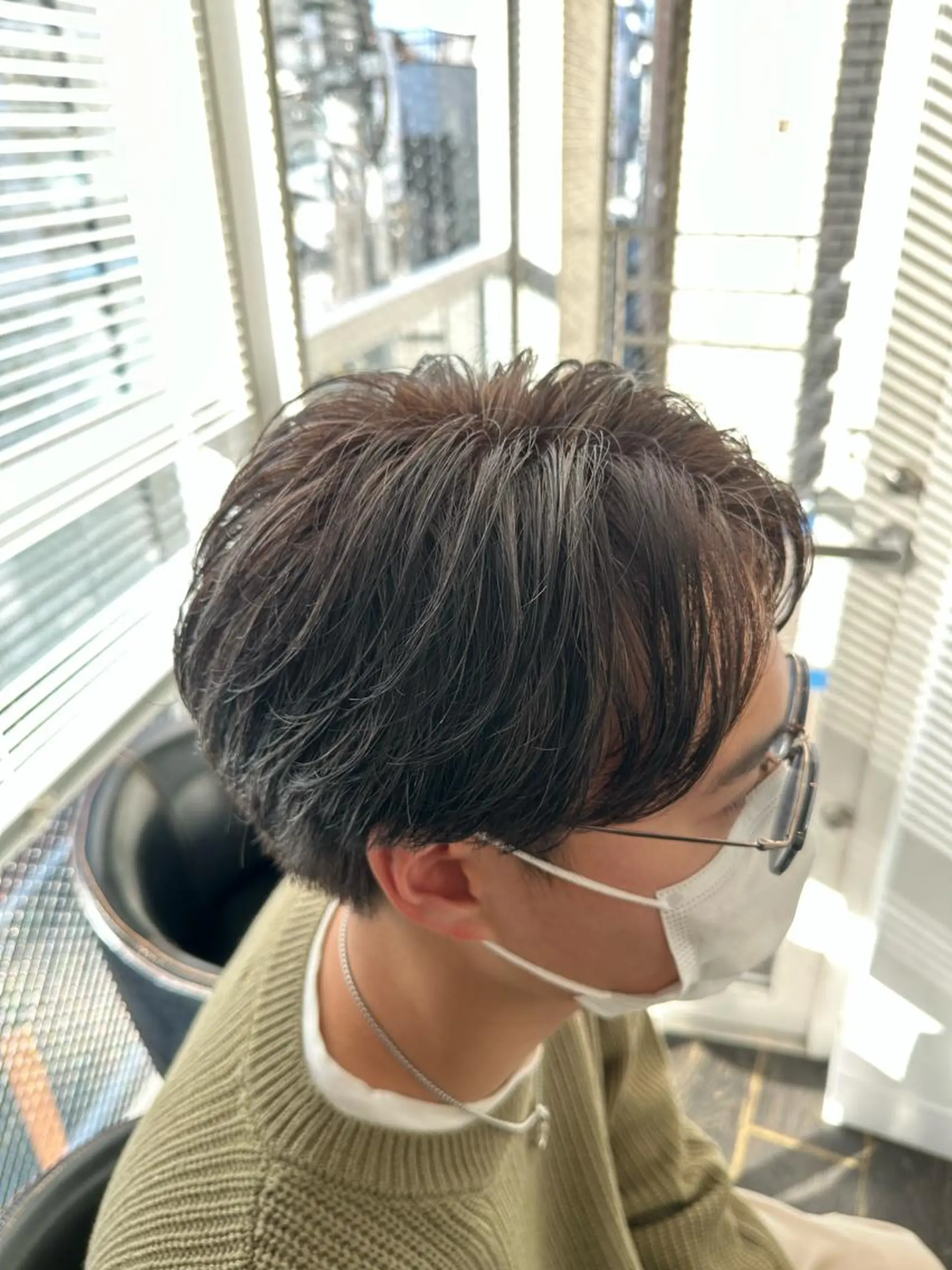 カラー メンズ メンズハイライト メンズパーマ ハイライトカラー 齋藤 拓麻のヘアスタイル