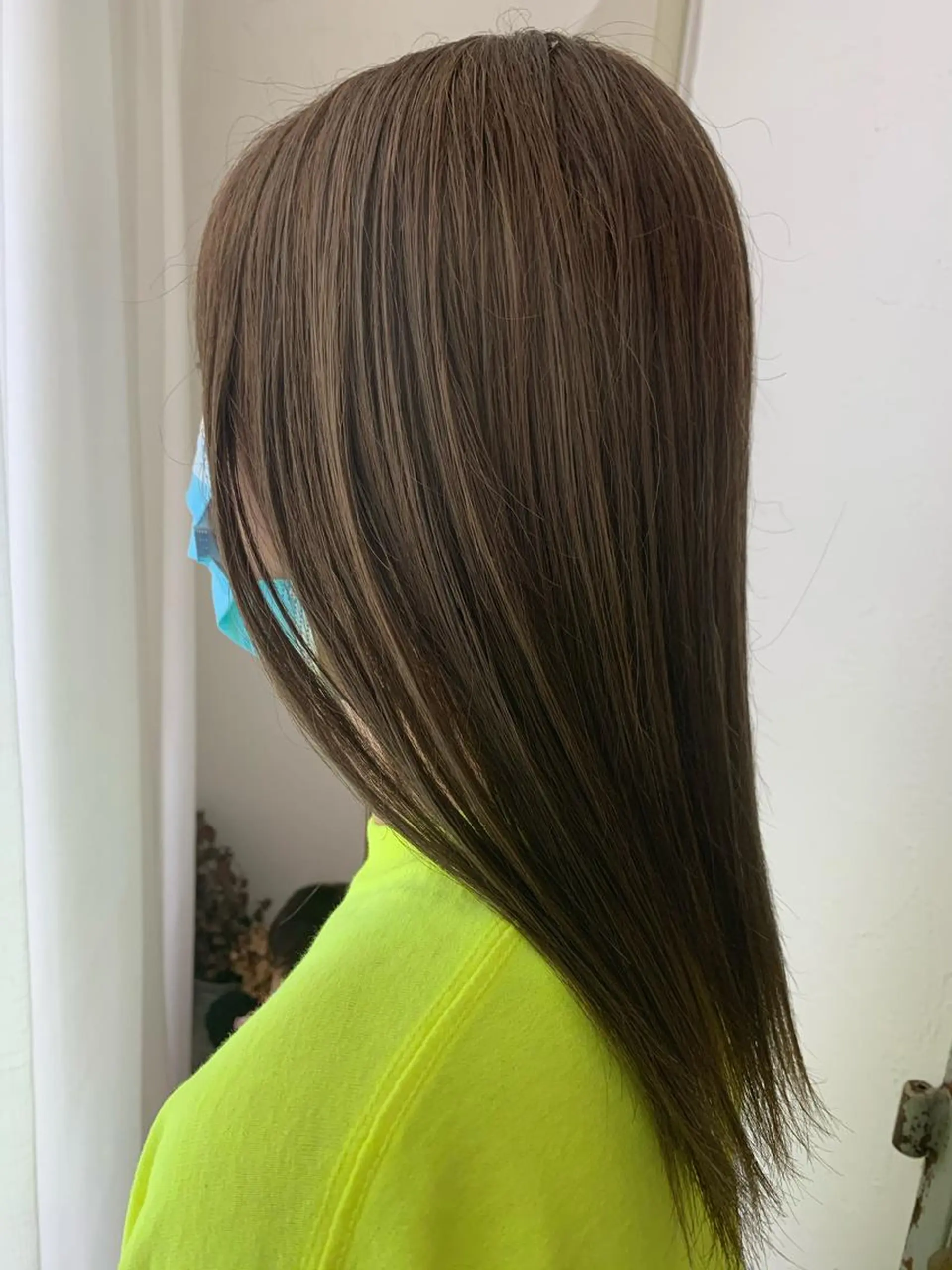 セミロング カラー fio マナミのヘアスタイル