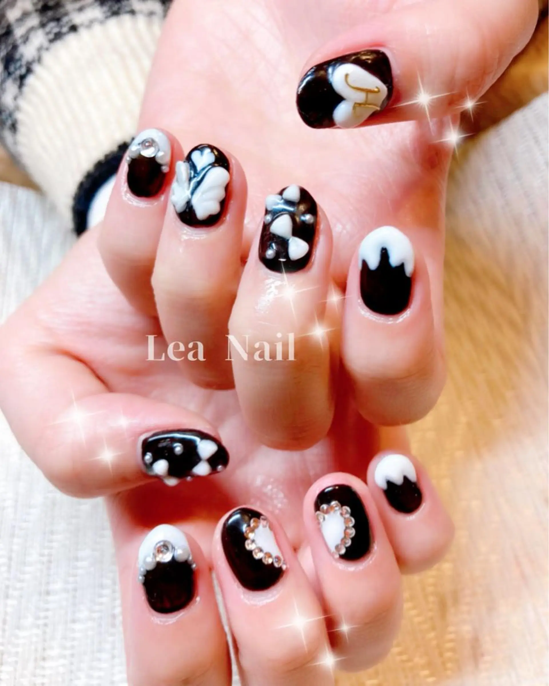 ネイル ハート リボン ストーンネイル Lea Nailのネイルデザイン