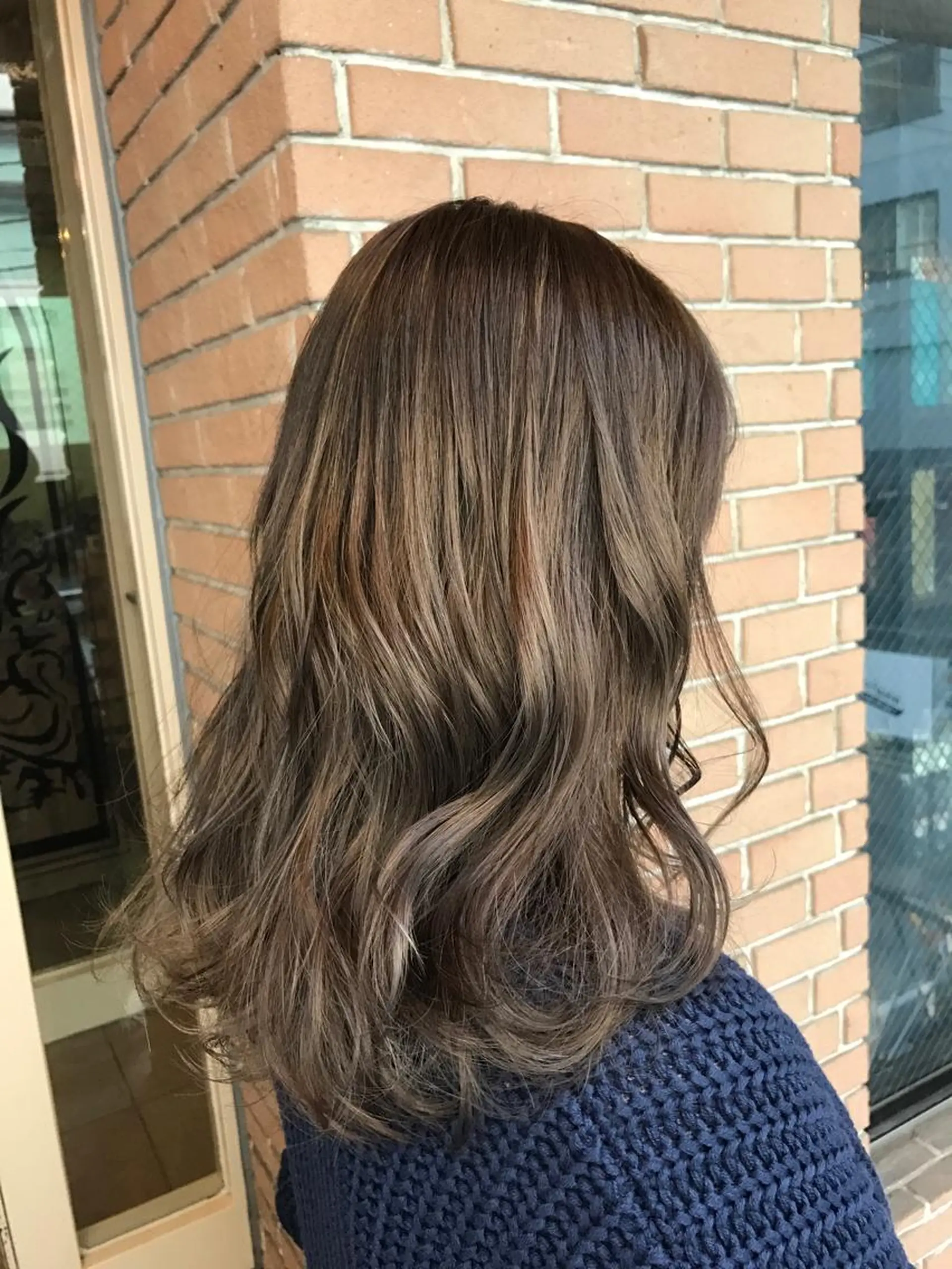 セミロング カラー ベージュカラー ダブルカラー サロンドミルク 原宿のヘアスタイル