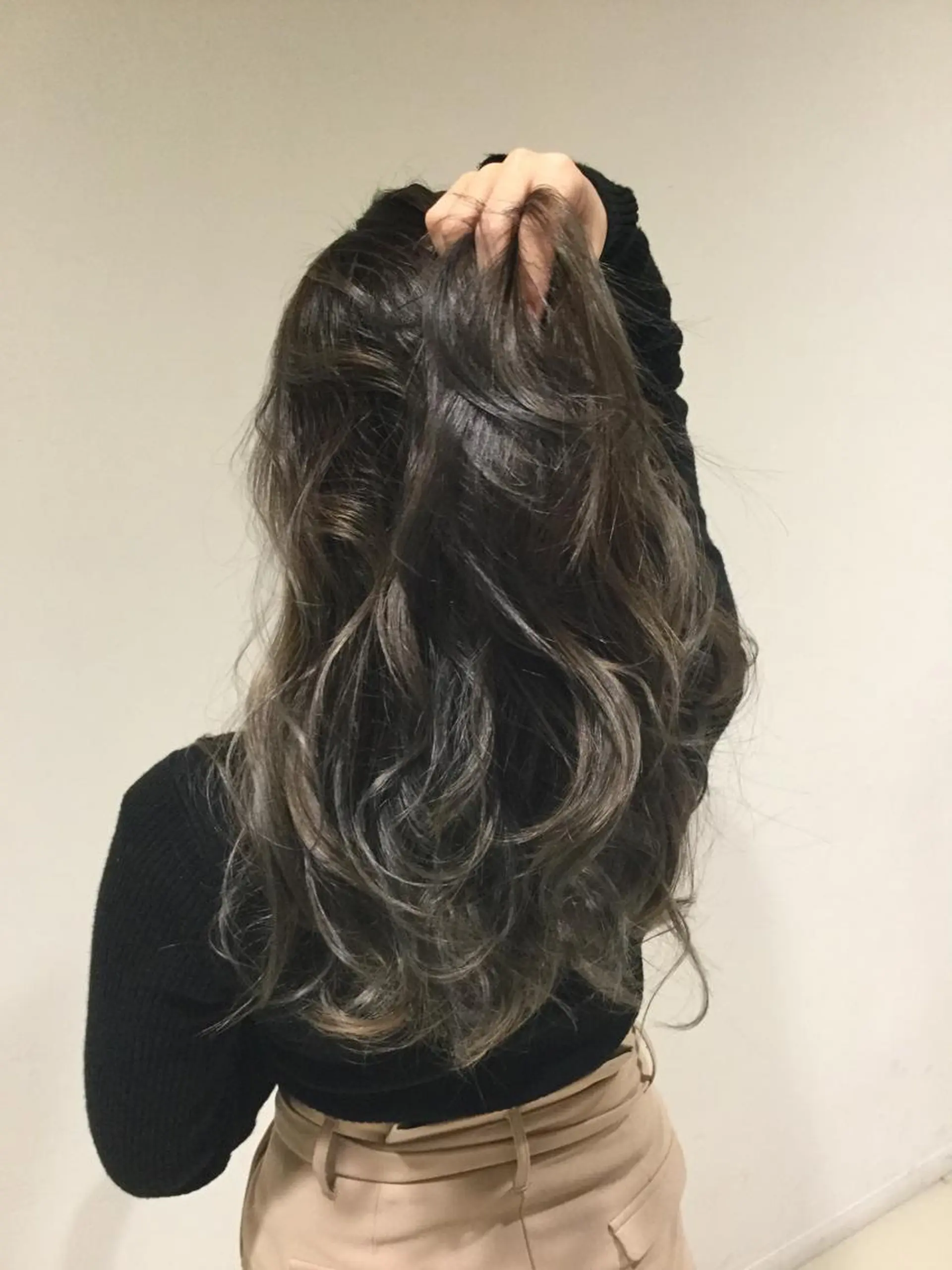 ロング カラー 本間 良のヘアスタイル