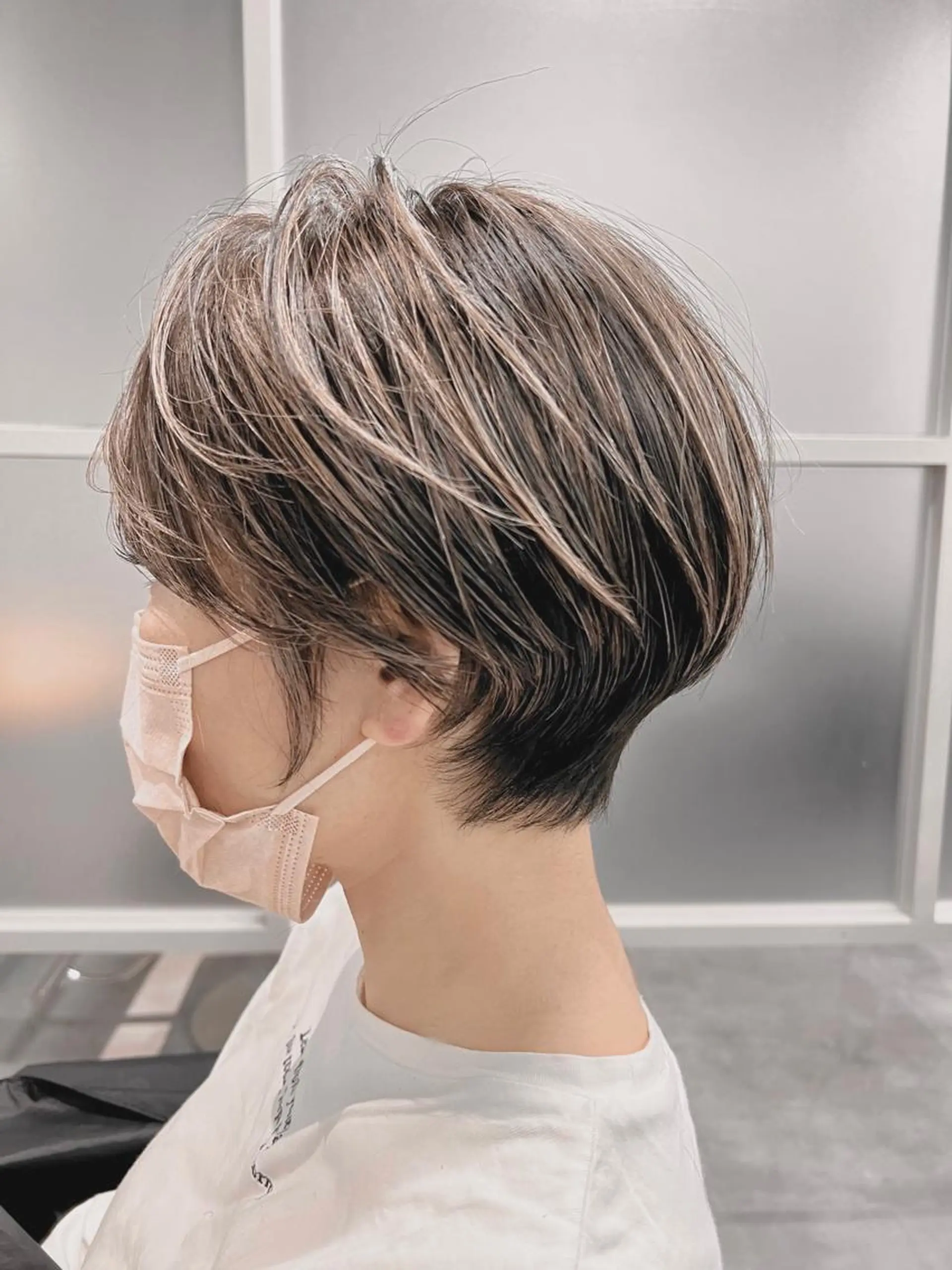 ショート カラー ブリーチ ダブルカラー インナーカラー 髪質改善 韓国風ヘア newi ナカノのヘアスタイル