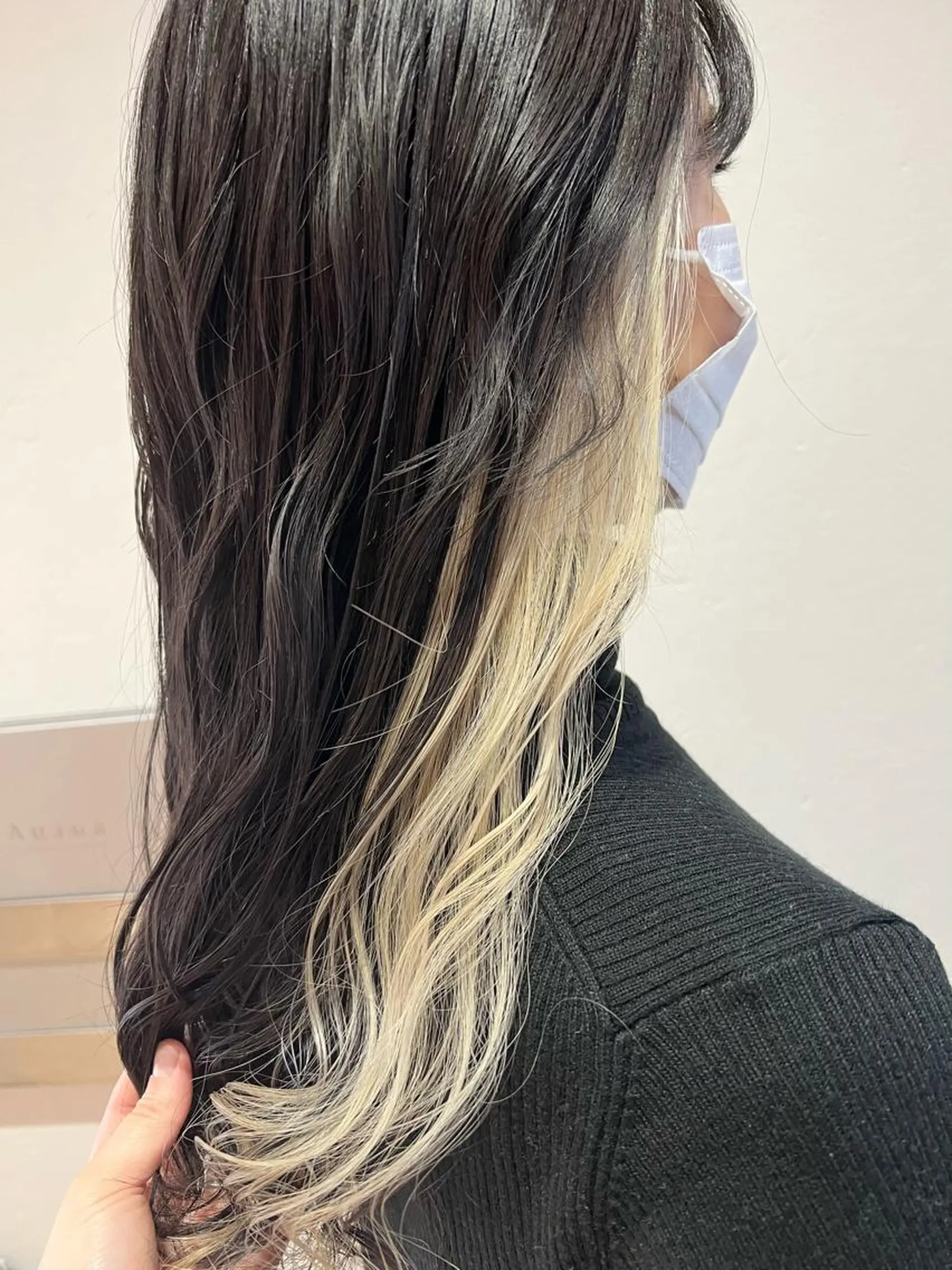 ロング カラー 蓮見  友里のヘアスタイル
