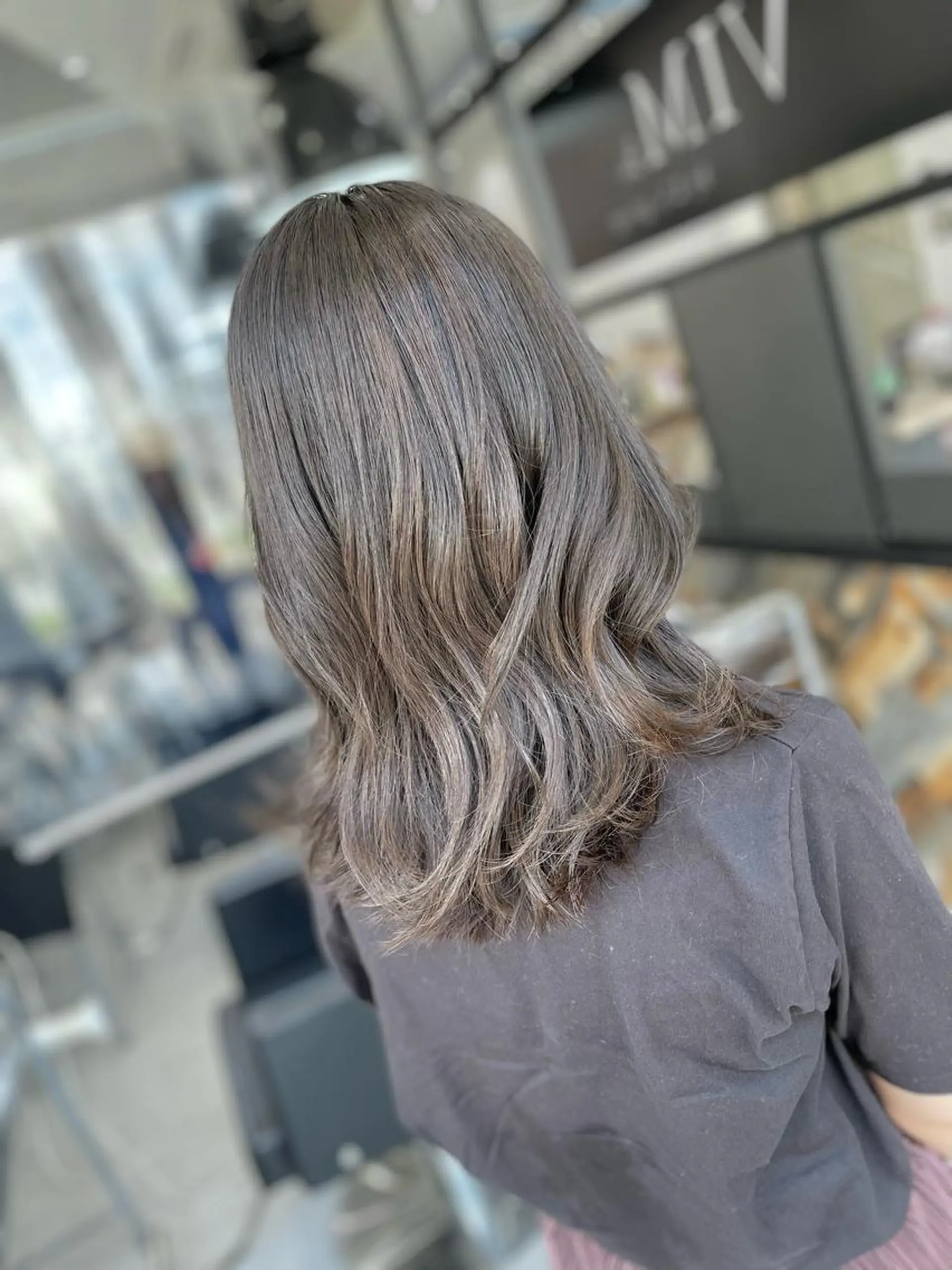 ミディアム アッシュ アッシュグレー 顔まわりレイヤー 顔周りカット レイヤーカット カット ヘアカラー 髪質改善/ブリーチ /ユウキ🫧🌸のヘアスタイル