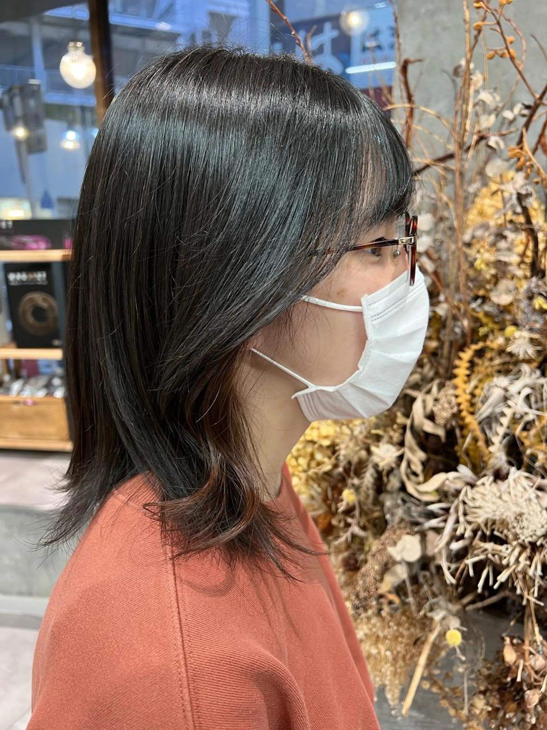 ミディアム カラー ブリーチ イヤリングカラー ブリーチなしカラー ヘアカラー トリートメント 🌞レイヤー×カラー 前川那津美🌞のヘアスタイル