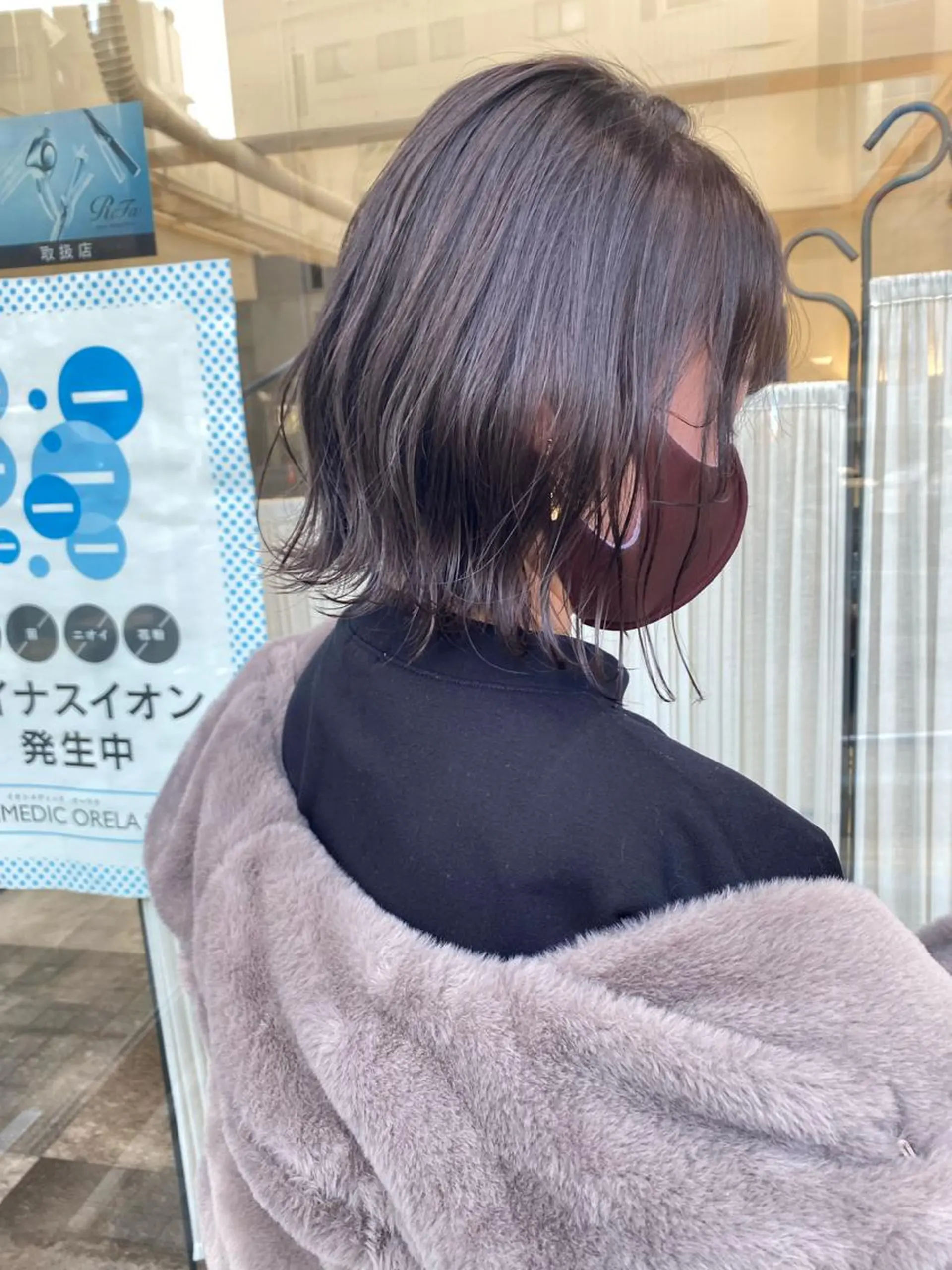 ショート カラー パーマ ヘアアレンジ 韓国🇰🇷レイヤー カットオリーブカラーのヘアスタイル