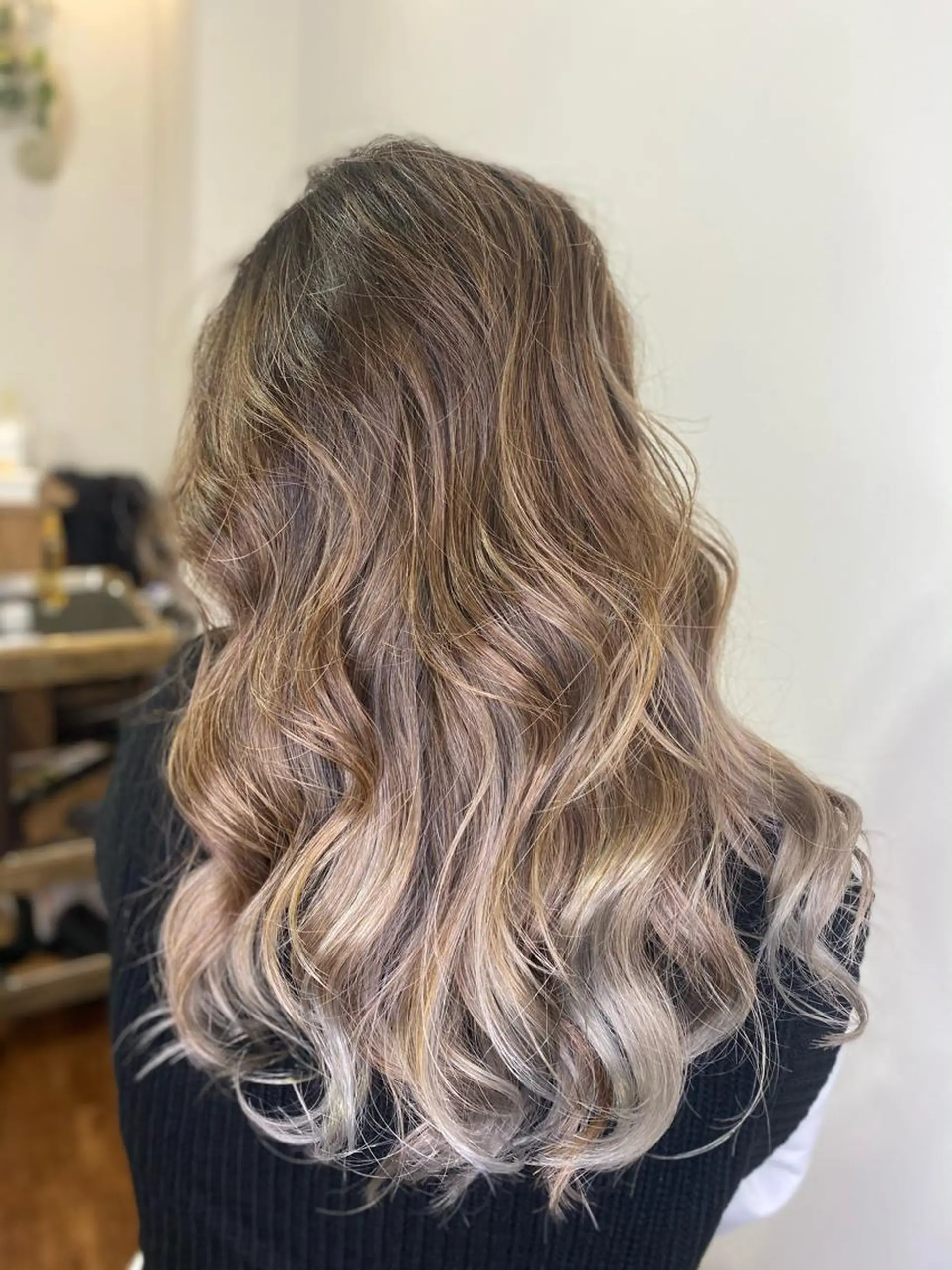 ロング カラー ブリーチ カット ヘアカラー トリートメント Luzir⭐︎ GEN⭐︎のヘアスタイル