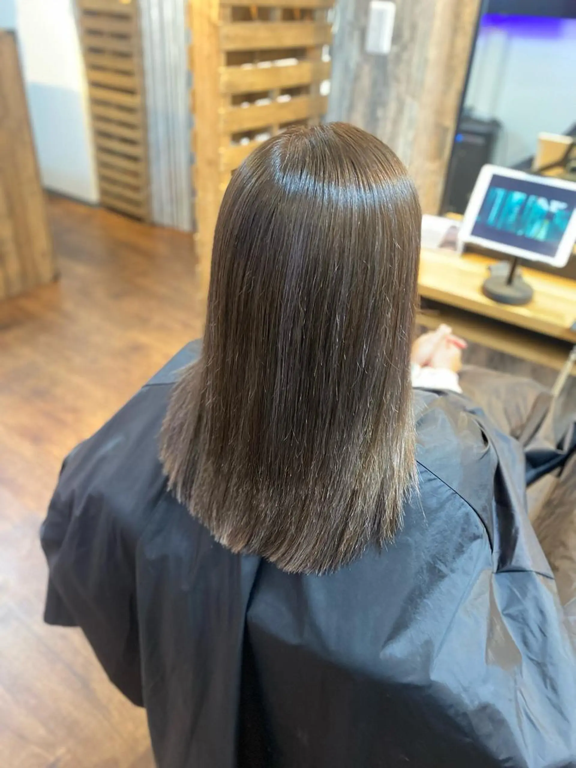 ミディアム カラー パーマ ハイライトカラー ハイライト 酸性ストレート ストレートパーマ Luzir⭐︎ GEN⭐︎のヘアスタイル