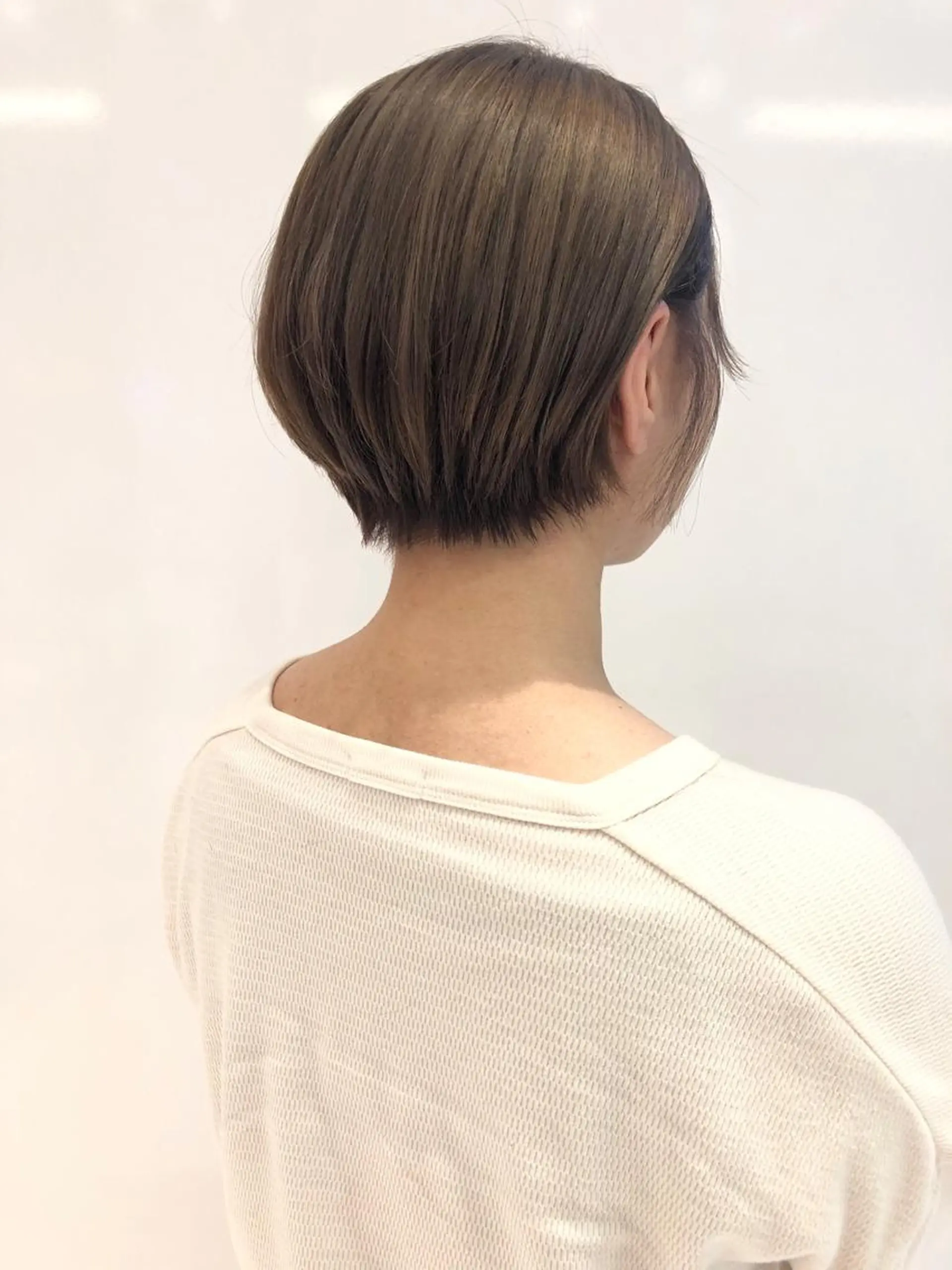 ショート カラー ブリーチ ショートヘア カット ヘアカラー 相川 愛実のヘアスタイル