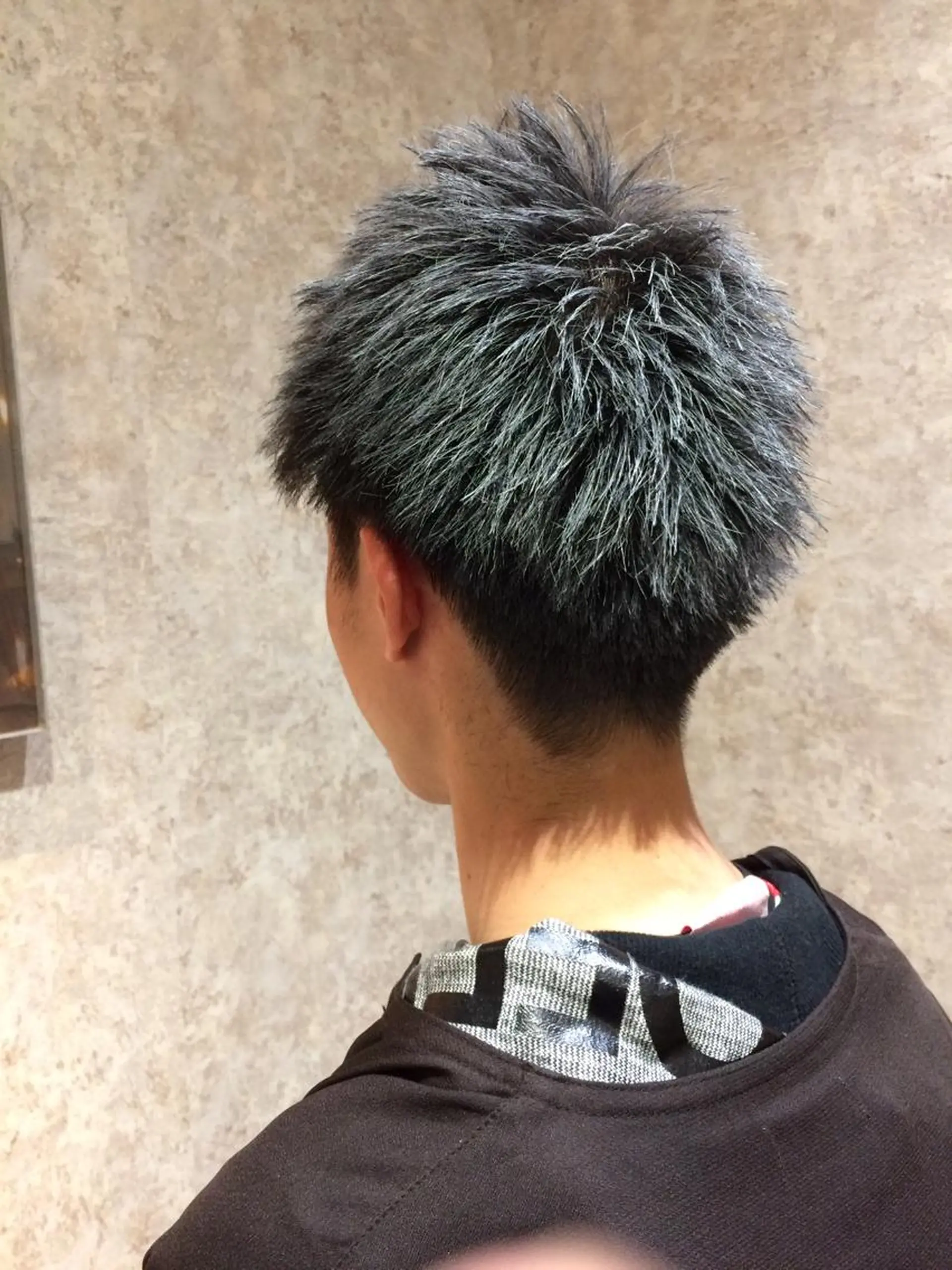 メンズ Kobayashi ハイライト/ショートのヘアスタイル