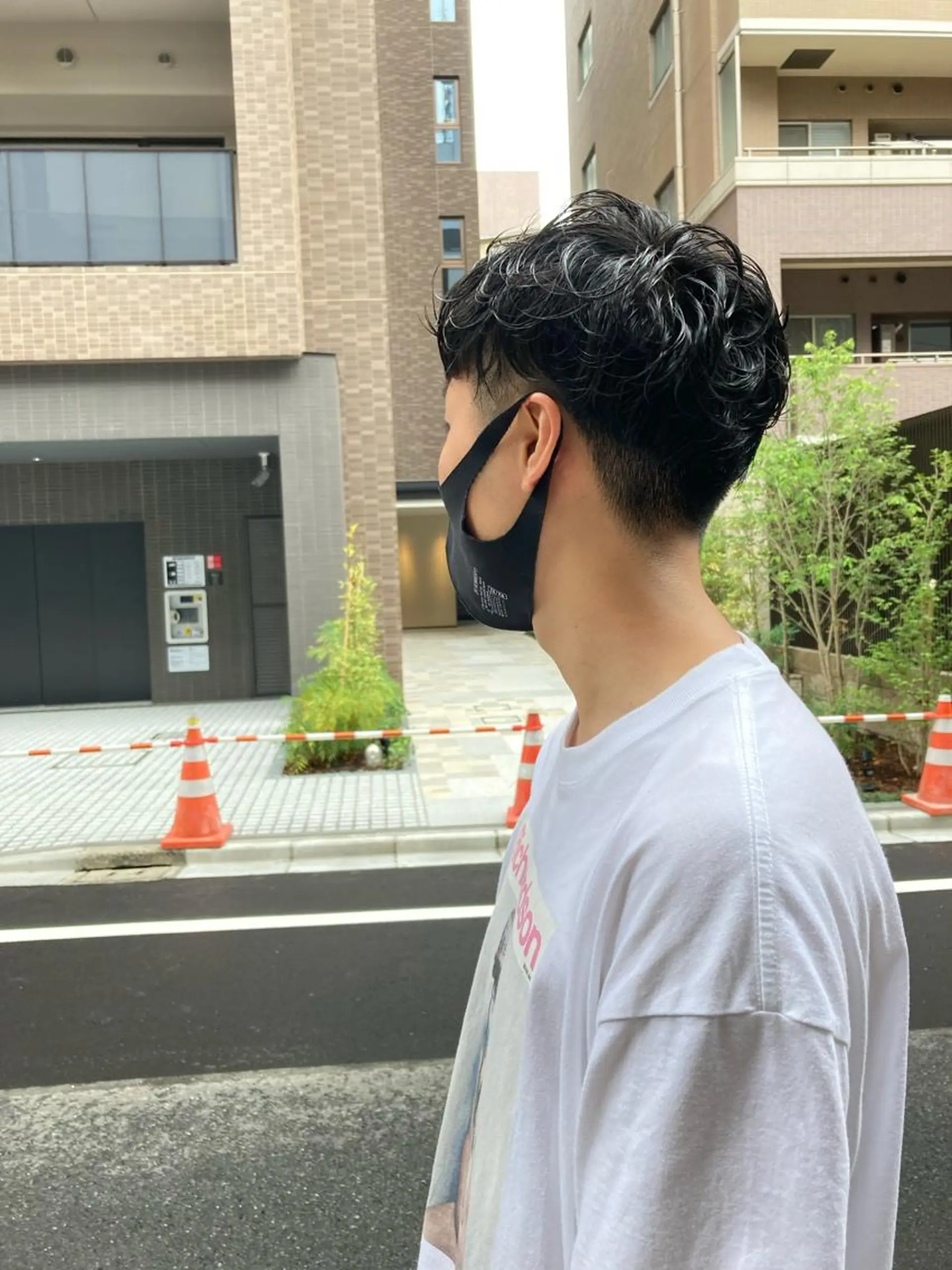 ショート パーマ メンズ マッシュ メンズパーマ ツーブロック 刈り上げ ショートヘア 松岡 俊輔のヘアスタイル