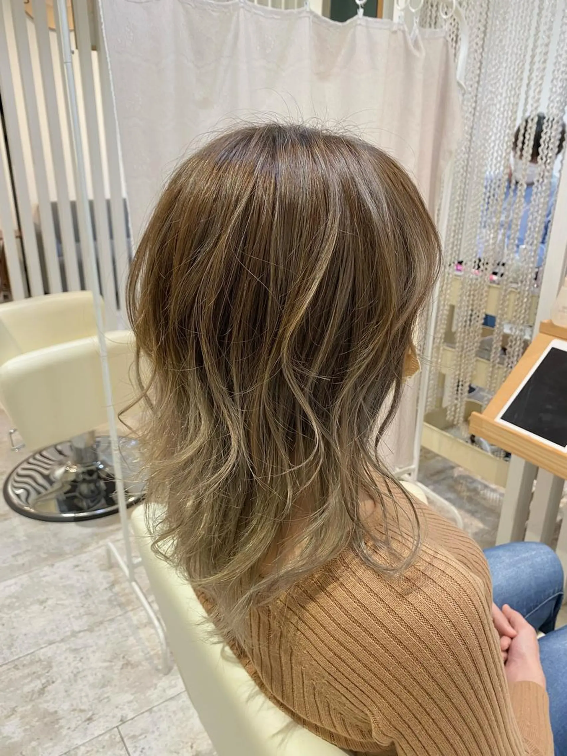 ミディアム カラー ブリーチ ケアブリーチ 透明感カラー ダブルカラー イヤリングカラー ブリーチなしWカラー /酸性ストレート河本のヘアスタイル