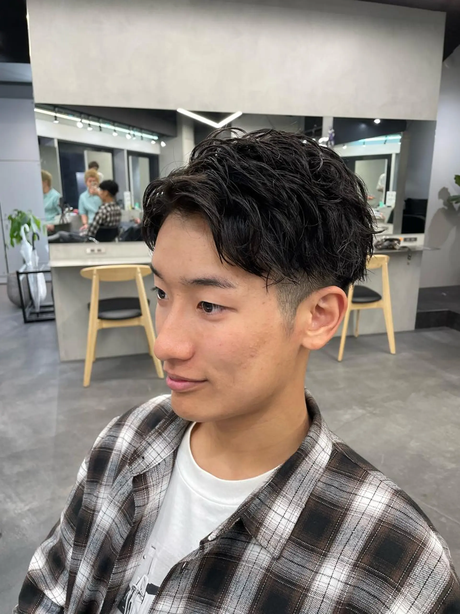 ショート パーマ メンズ メンズブリーチ メンズパーマ ツイストスパイラルパーマ 波巻きパーマ ニュアンスパーマ fifth リュウセイのヘアスタイル