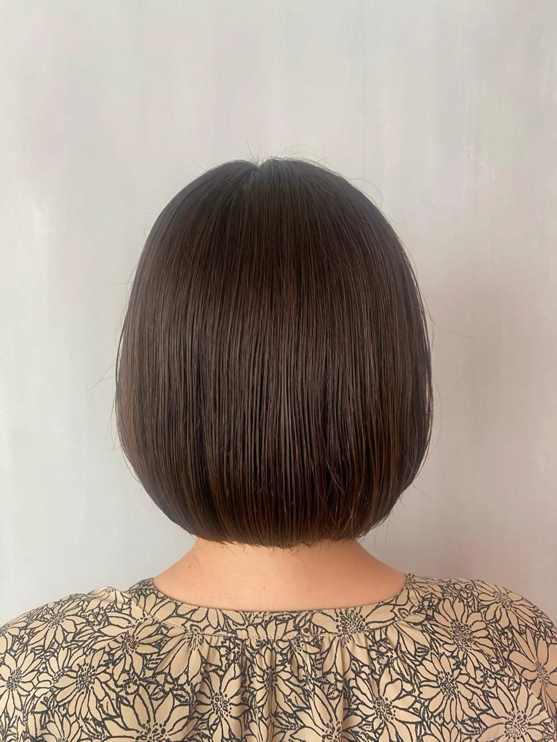 ショート カラー ボブ カット ヘアカラー トリートメント TAI透明カラー 柔らかい縮毛矯正のヘアスタイル