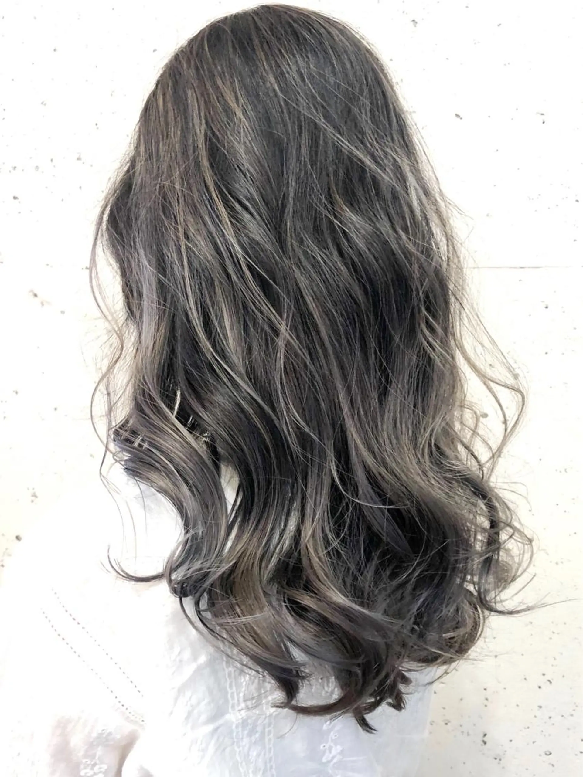 ミディアム カラー ハイライトカラー ハイライト カット ヘアカラー トリートメント 360°キレイな ショートカットのヘアスタイル