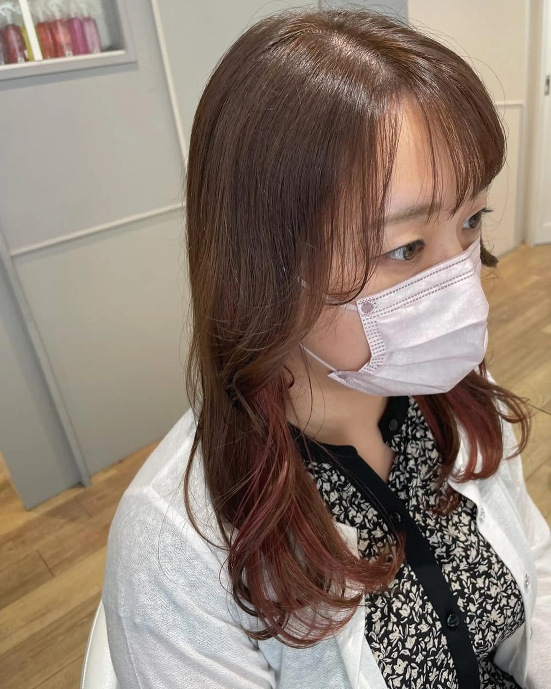 ミディアム カラー パーマ ヘアアレンジ メンズ キッズ ネイル マツエク・マツパ メンズインナーカラー ベージュカラー インナーカラー ピンクカラー カラーマツエク 🫧垢抜けヘア🫧 SHIORIのヘアスタイル