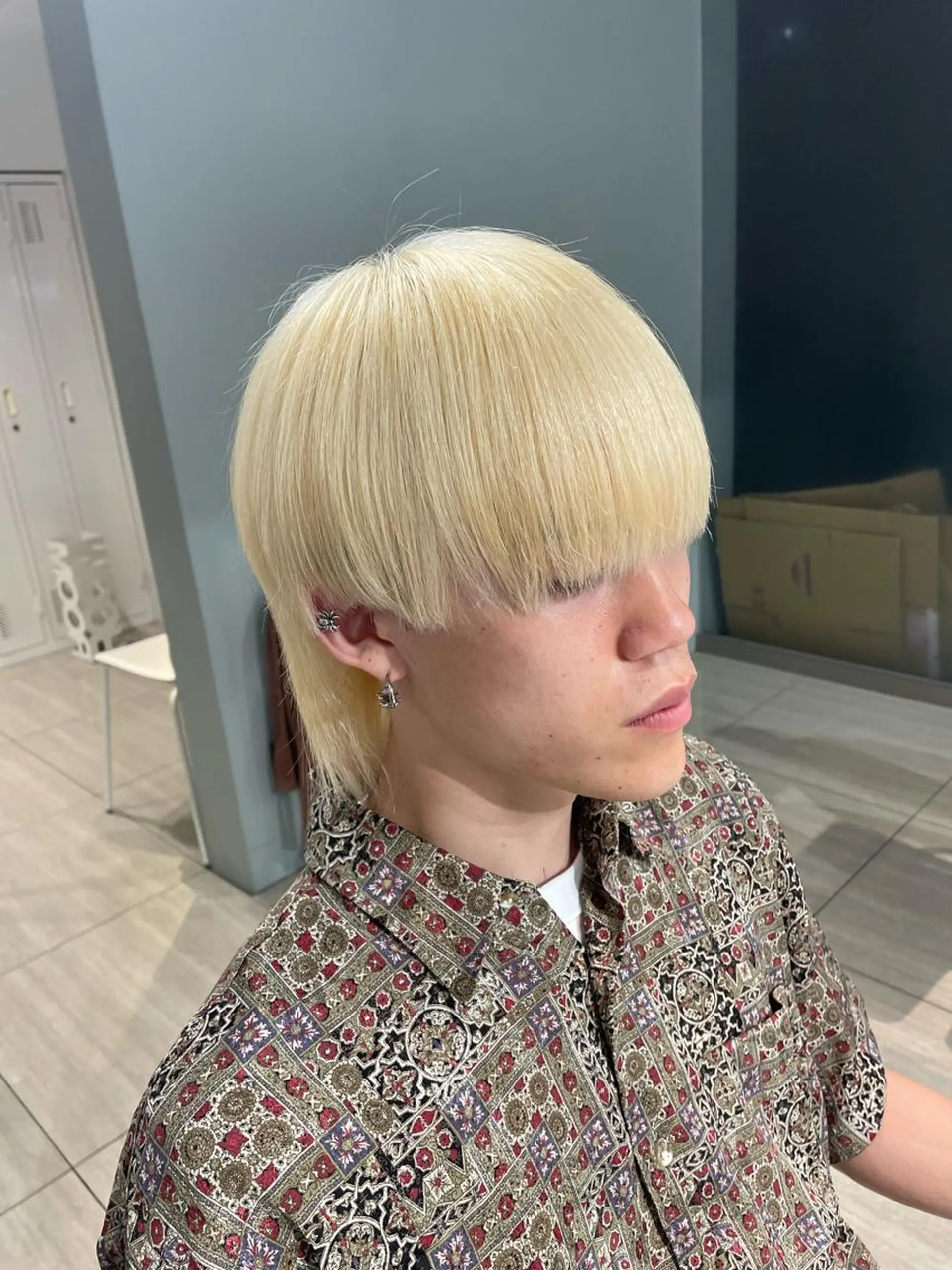 ショート カラー メンズ メンズブリーチ センターパート ダウンパーマ メンズハイトーン カルマパーマ カット ヘアカラー トリートメント key キーのヘアスタイル