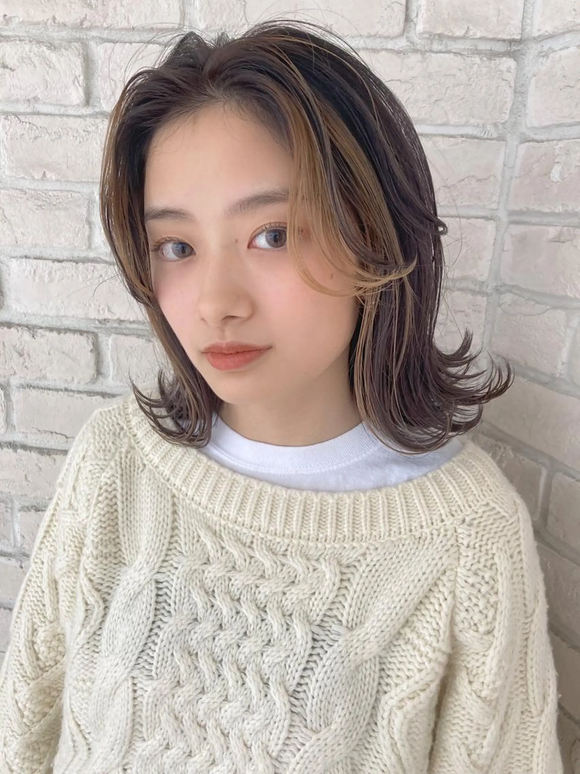 セミロング あやかショート 白髪ぼかしのヘアスタイル