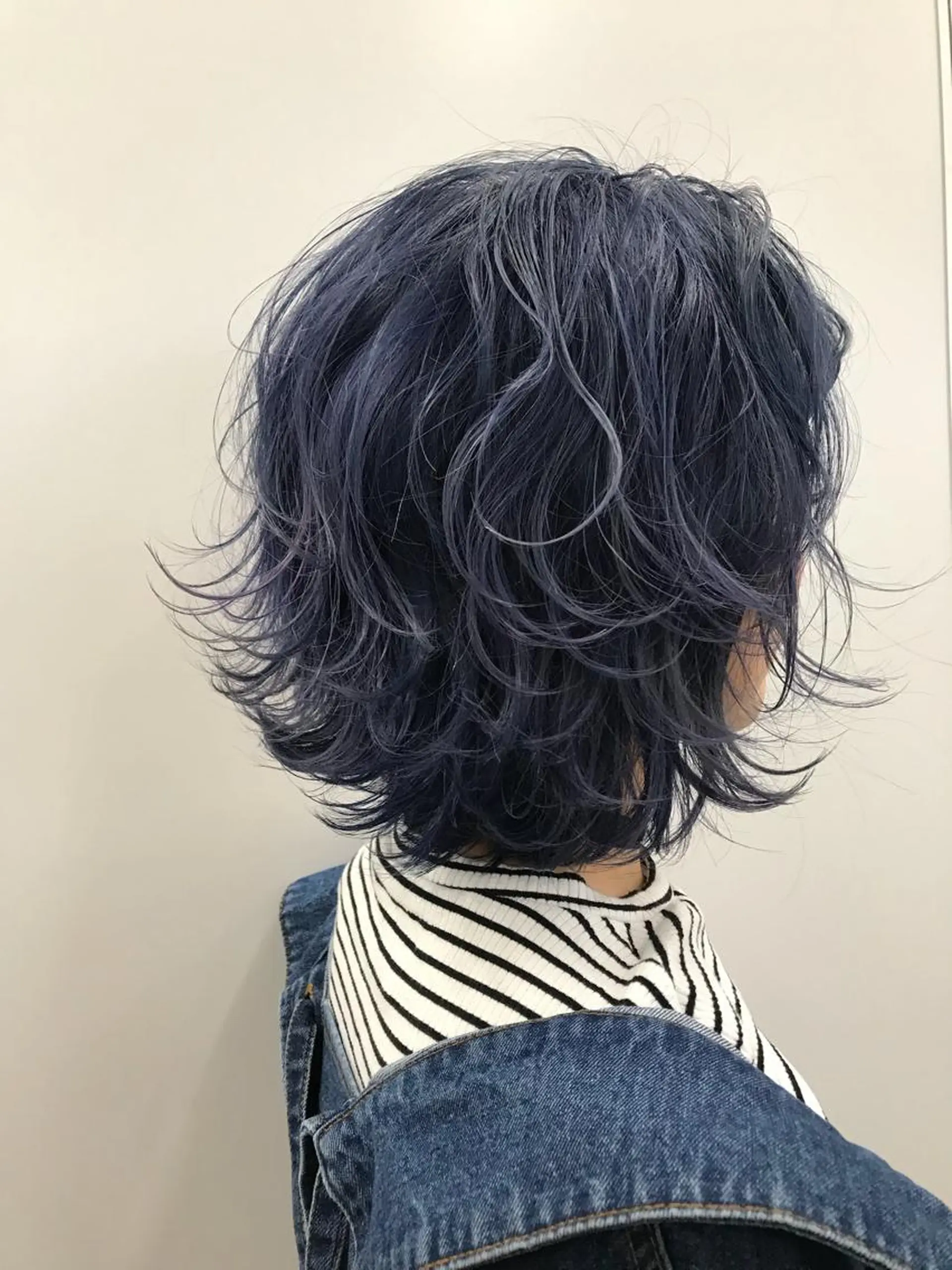 ショート カラー ブリーチ ブルーカラー ハイライトカラー バイオレットカラー ハイライト BOX mico.のヘアスタイル