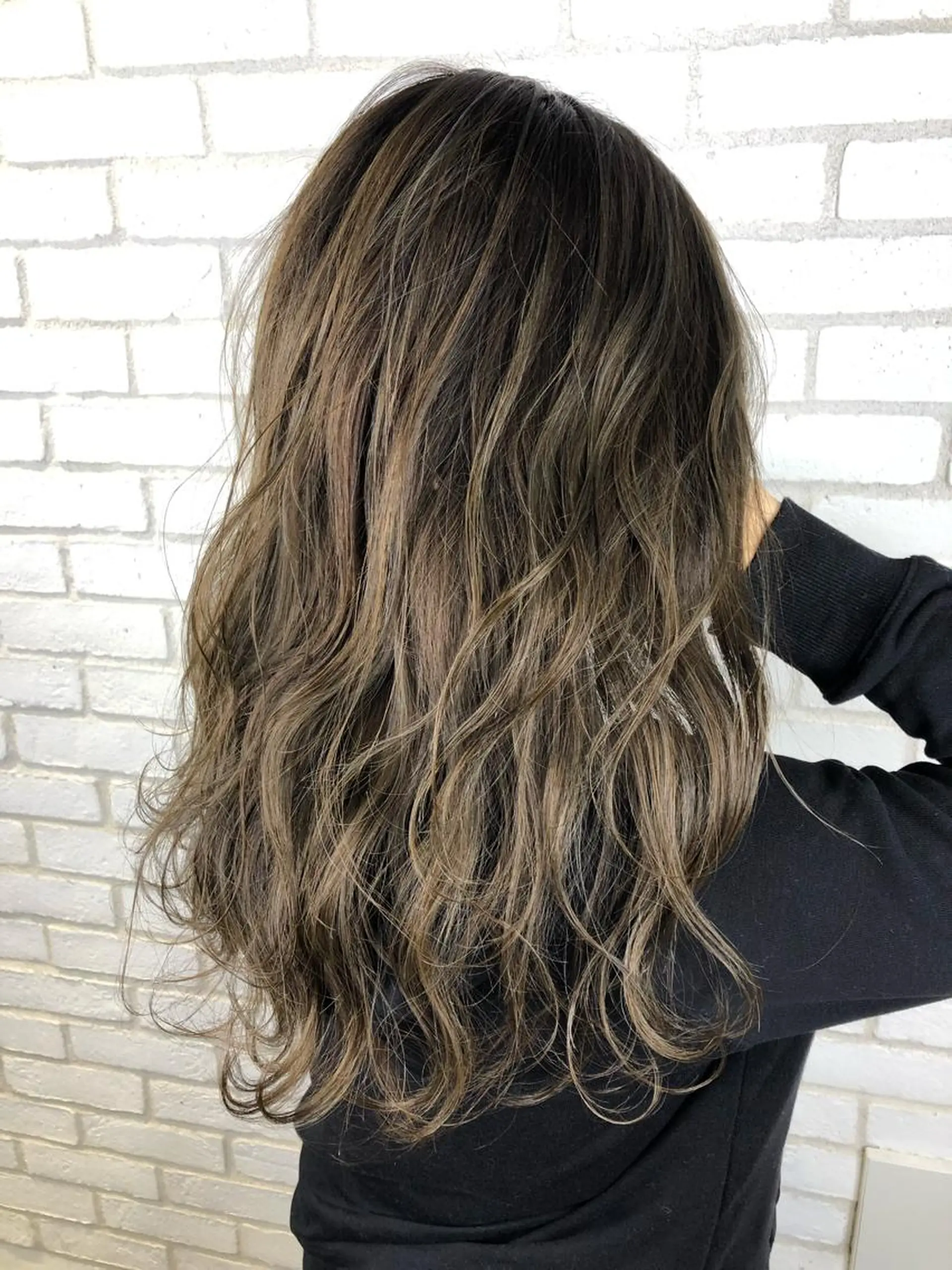 ロング カラー 小島 侑衣のヘアスタイル