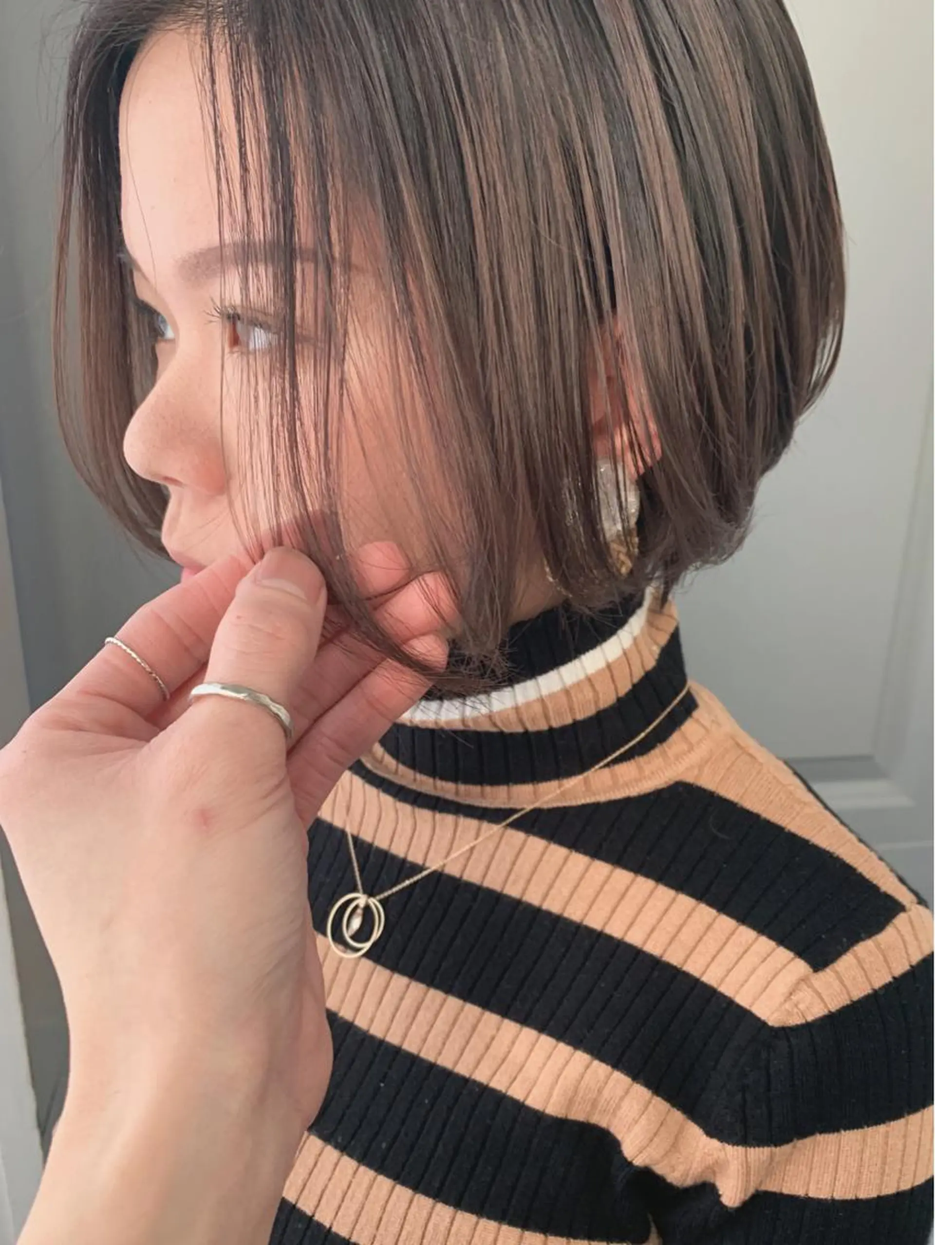 ショート カラー パーマ ヘアアレンジ メンズ キッズ ネイル マツエク・マツパ メンズハイライト ベージュカラー 透明感カラー グレージュ ハイライトカラー 古賀 侑磨のヘアスタイル