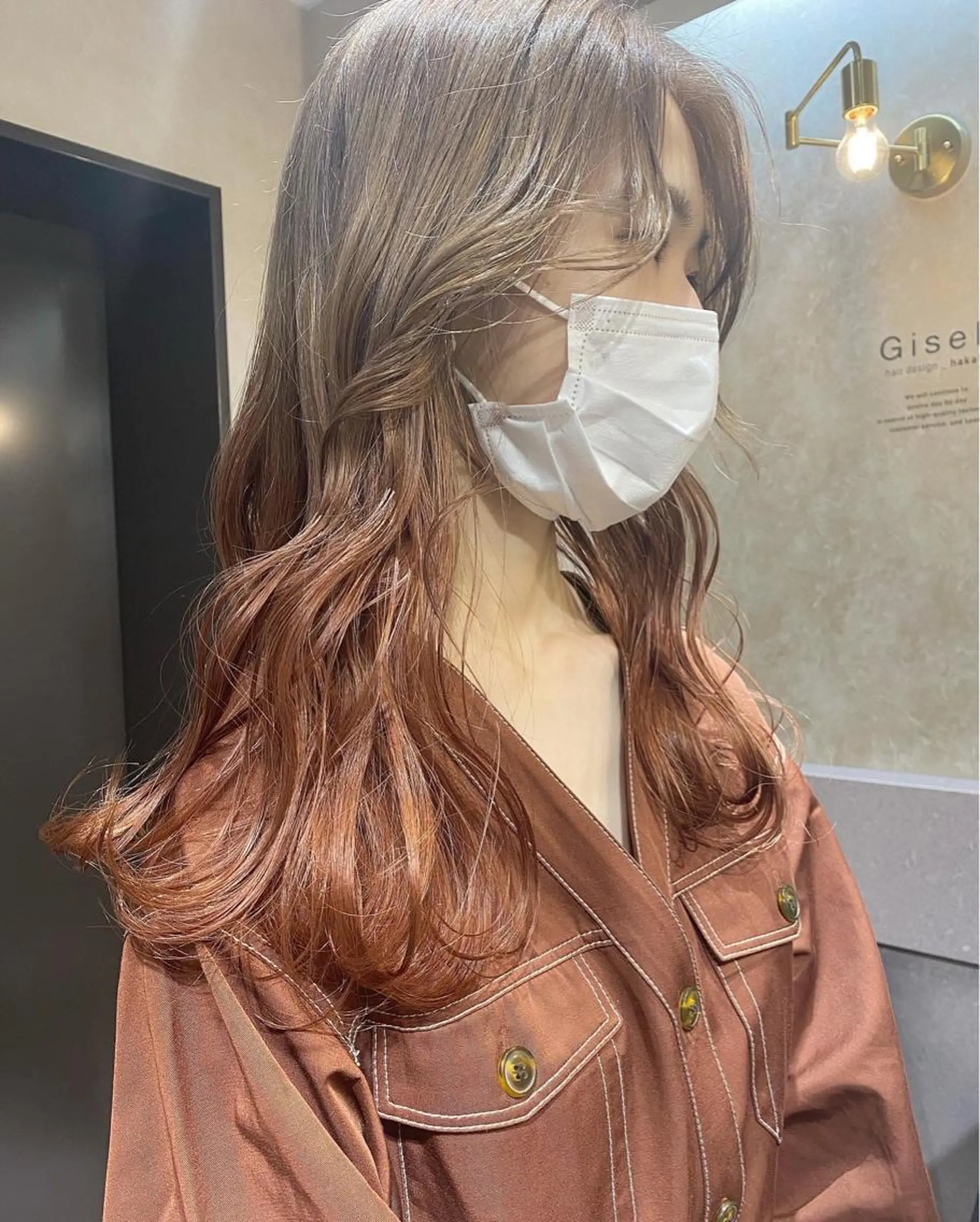 セミロング カラー グラデーションカラー GiseL アンリのヘアスタイル