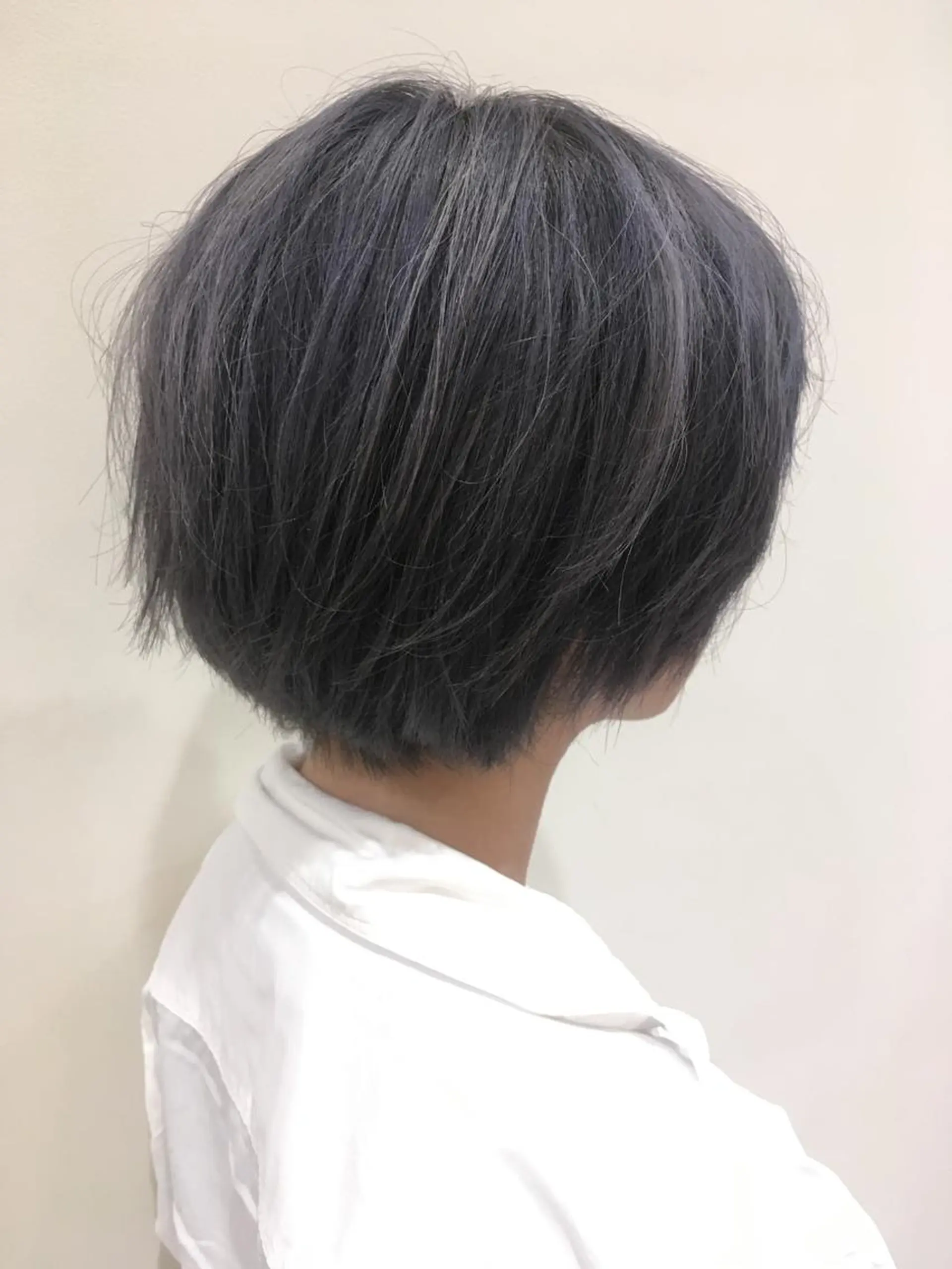 ショート アッシュ カット ヘアカラー トリートメント sato manamiのヘアスタイル