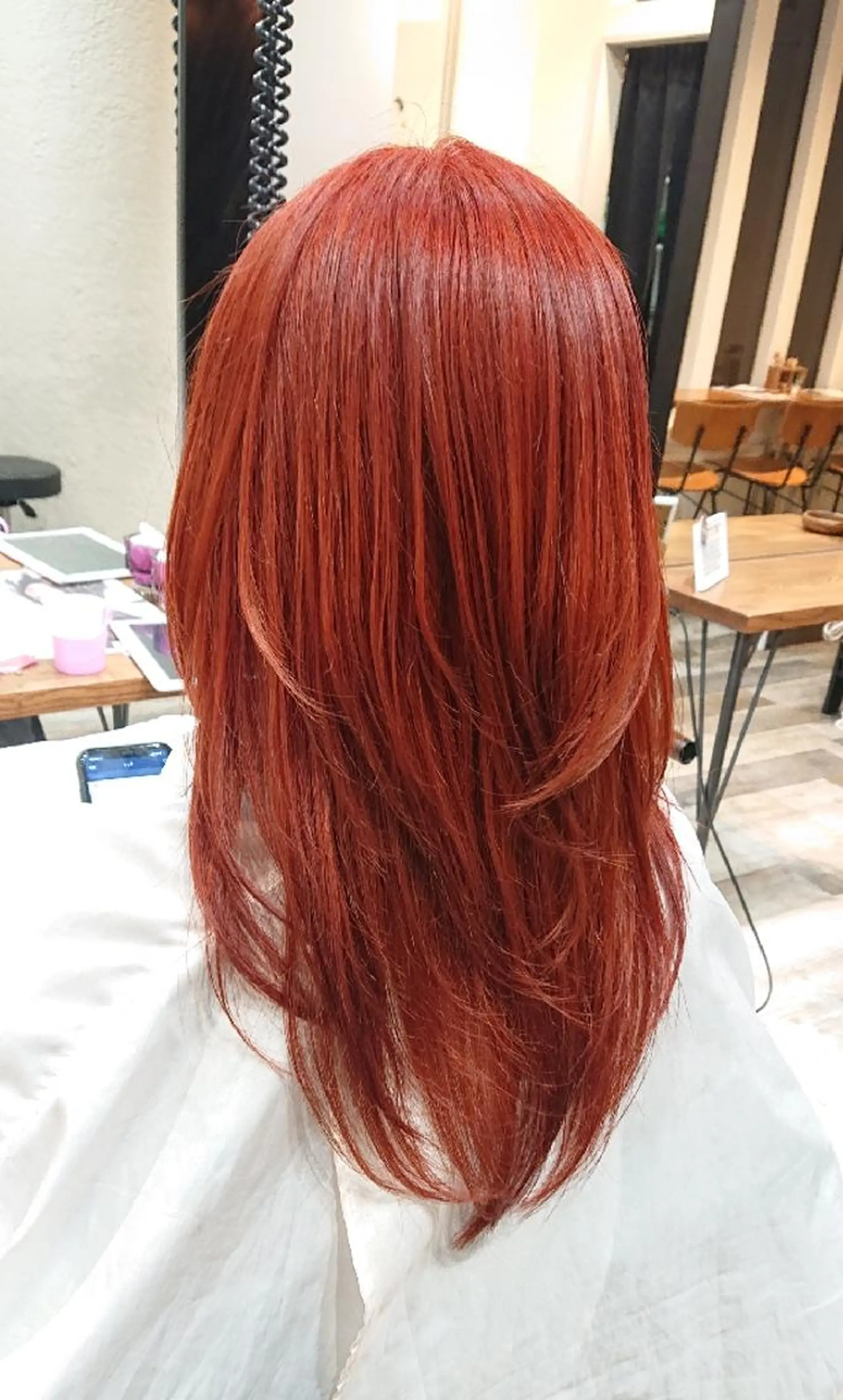 セミロング カラー オレンジ レッドカラー レイヤーカット ウルフカット ウルフレイヤー 艶カラー/インナー /グラデ/大西小百合のヘアスタイル