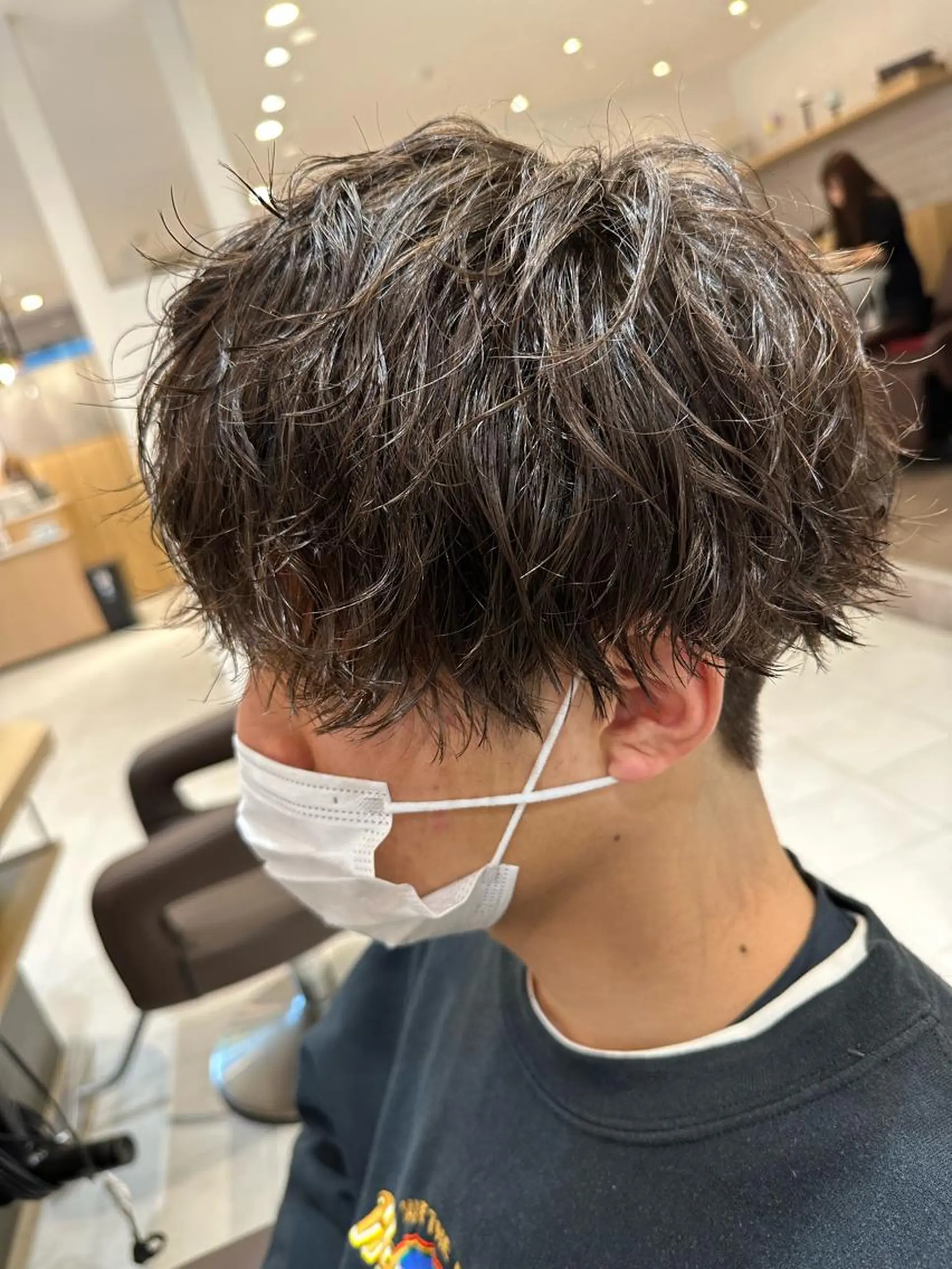 ミディアム パーマ メンズ ミディアムパーマ フェードカット メンズパーマ ツイストスパイラルパーマ 波巻きパーマ 💈メンズ特化 美容師サキ💈のヘアスタイル