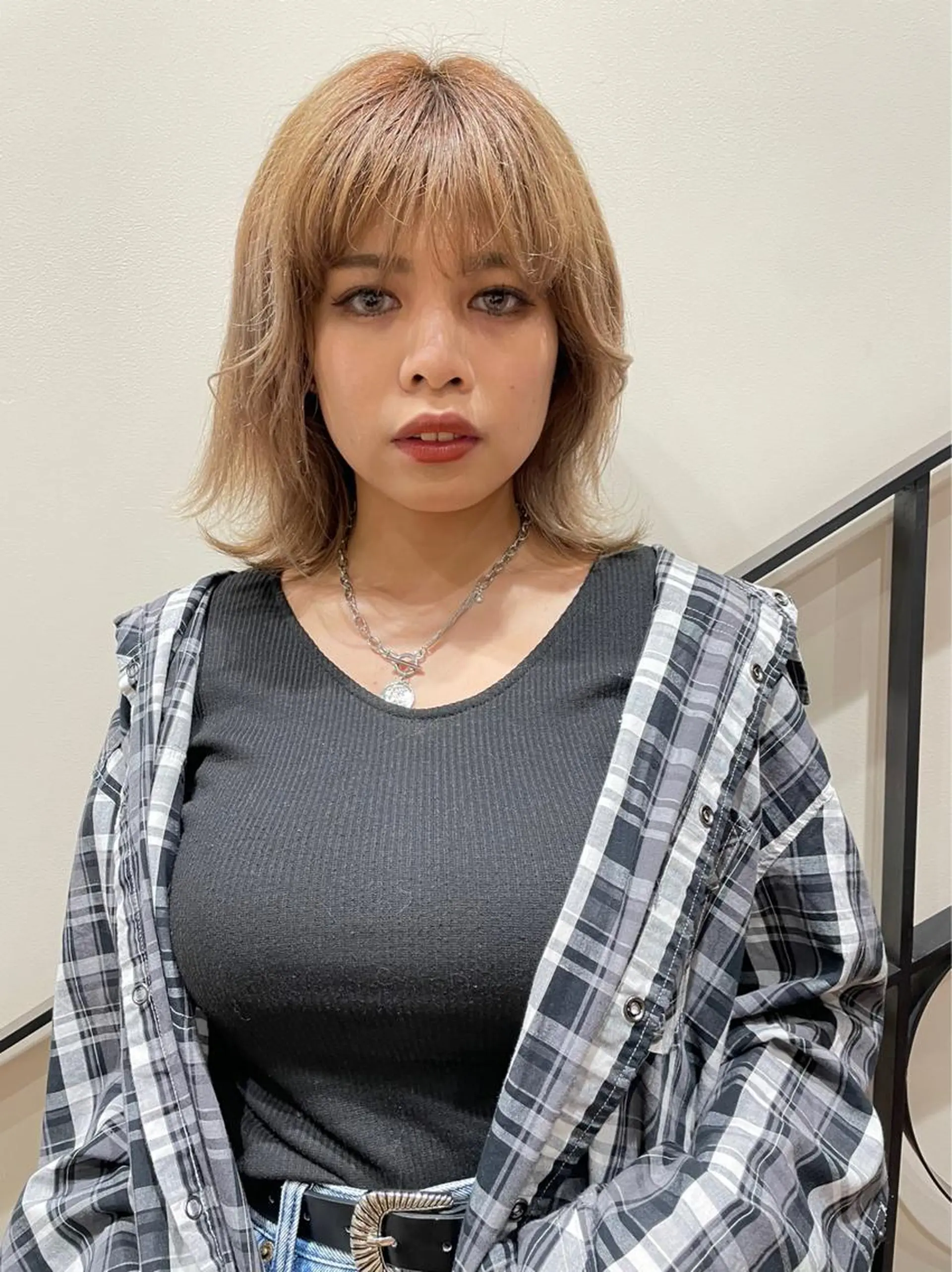 ミディアム カラー tomo🍒パーマ ハイトーン似合わせのヘアスタイル