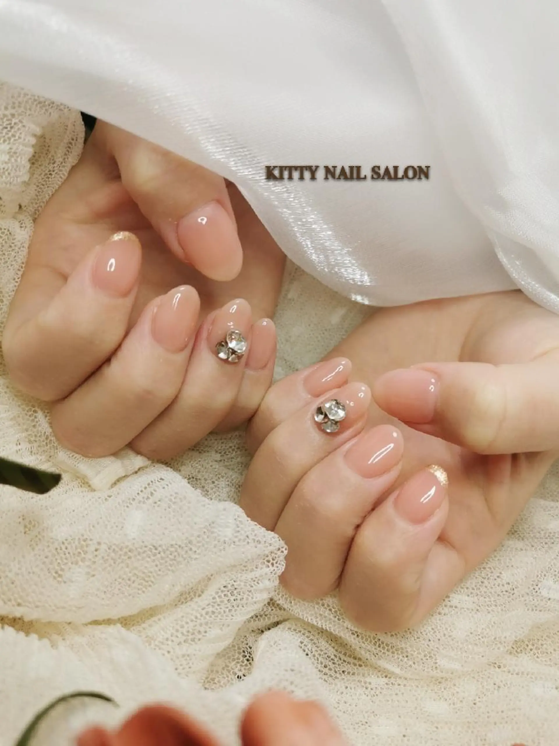 ネイル ストーンネイル kitty nail salonのネイルデザイン