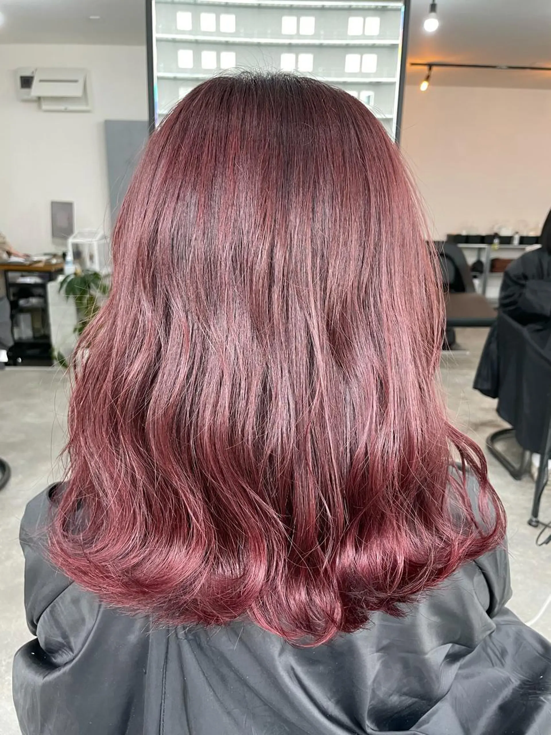 ミディアム カラー パーマ ヘアアレンジ キッズ ネイル マツエク・マツパ アディクシーカラー バレイヤージュ ミストバング ベージュカラー 黒髪 カラー特化サロン Eir心斎橋のヘアスタイル