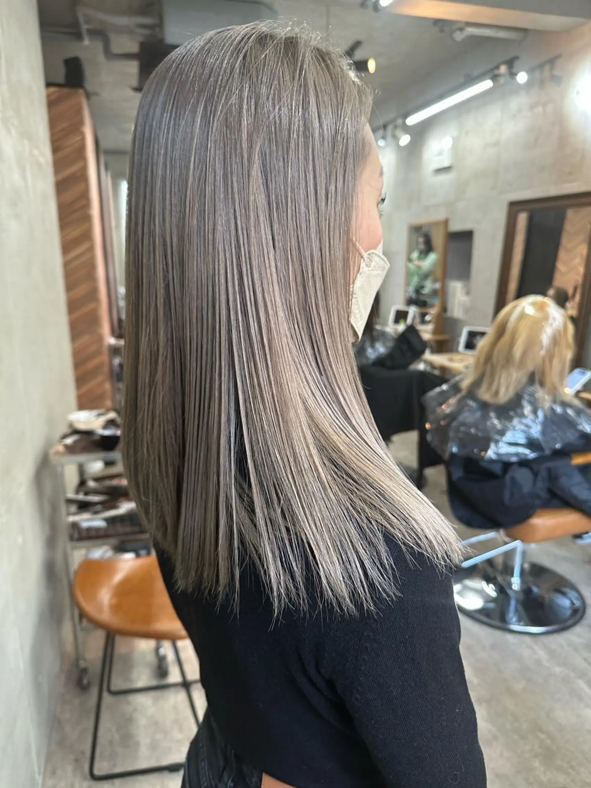 ミディアム カラー SALTWATER AYARIのヘアスタイル