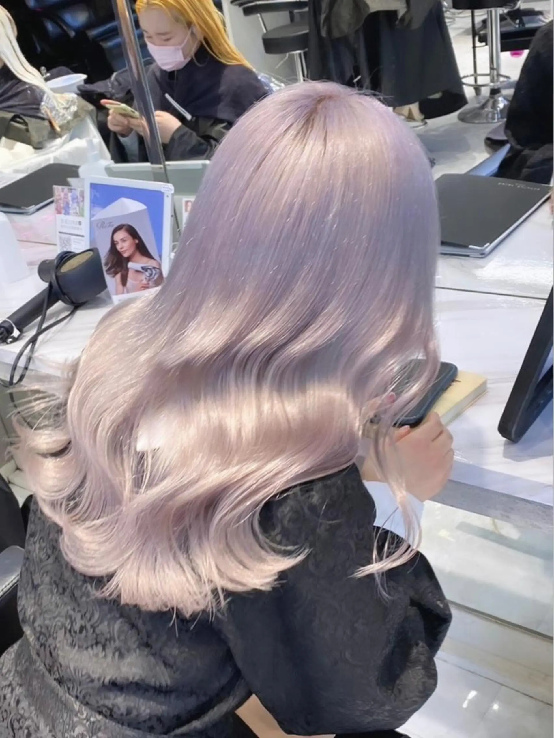 セミロング カラー パーマ ヘアアレンジ メンズ キッズ ネイル マツエク・マツパ アイブロウ 透明感カラー ラベンダーカラー ラベンダーピンク ピンクカラー カラーマツエク ハイトーンNo.1 👩🏼NaGiSaのヘアスタイル