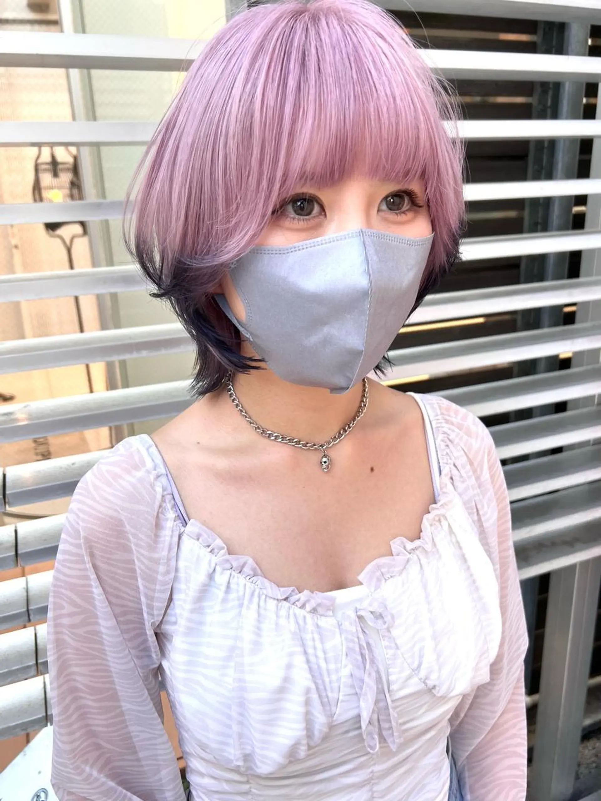 ショート カラー アッシュ アッシュブラック バレイヤージュ 黒髪 ブリーチ ヘアカラー lani ブリーチ /ダブルカラーのヘアスタイル